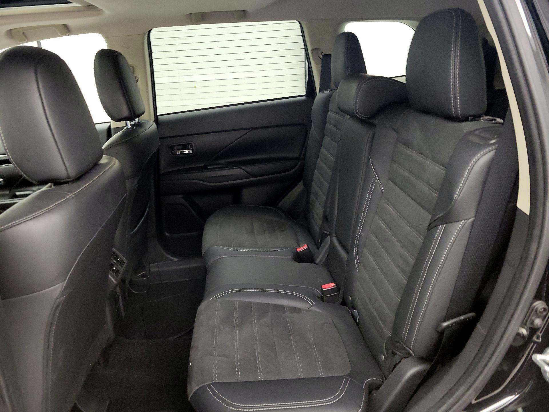 Thumbnail: 2020 Mitsubishi Outlander - 20