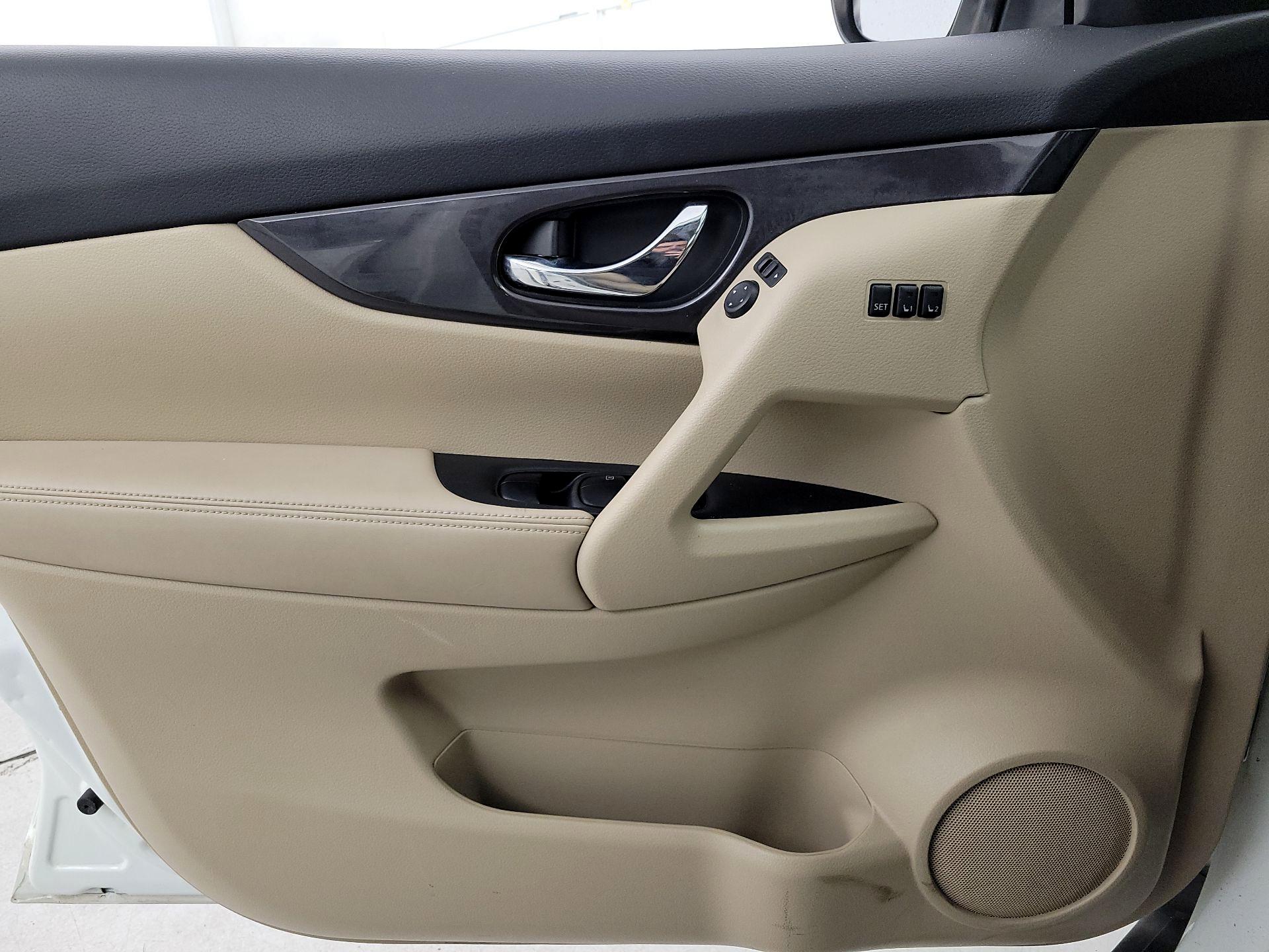 Thumbnail: 2018 Nissan Rogue - 12