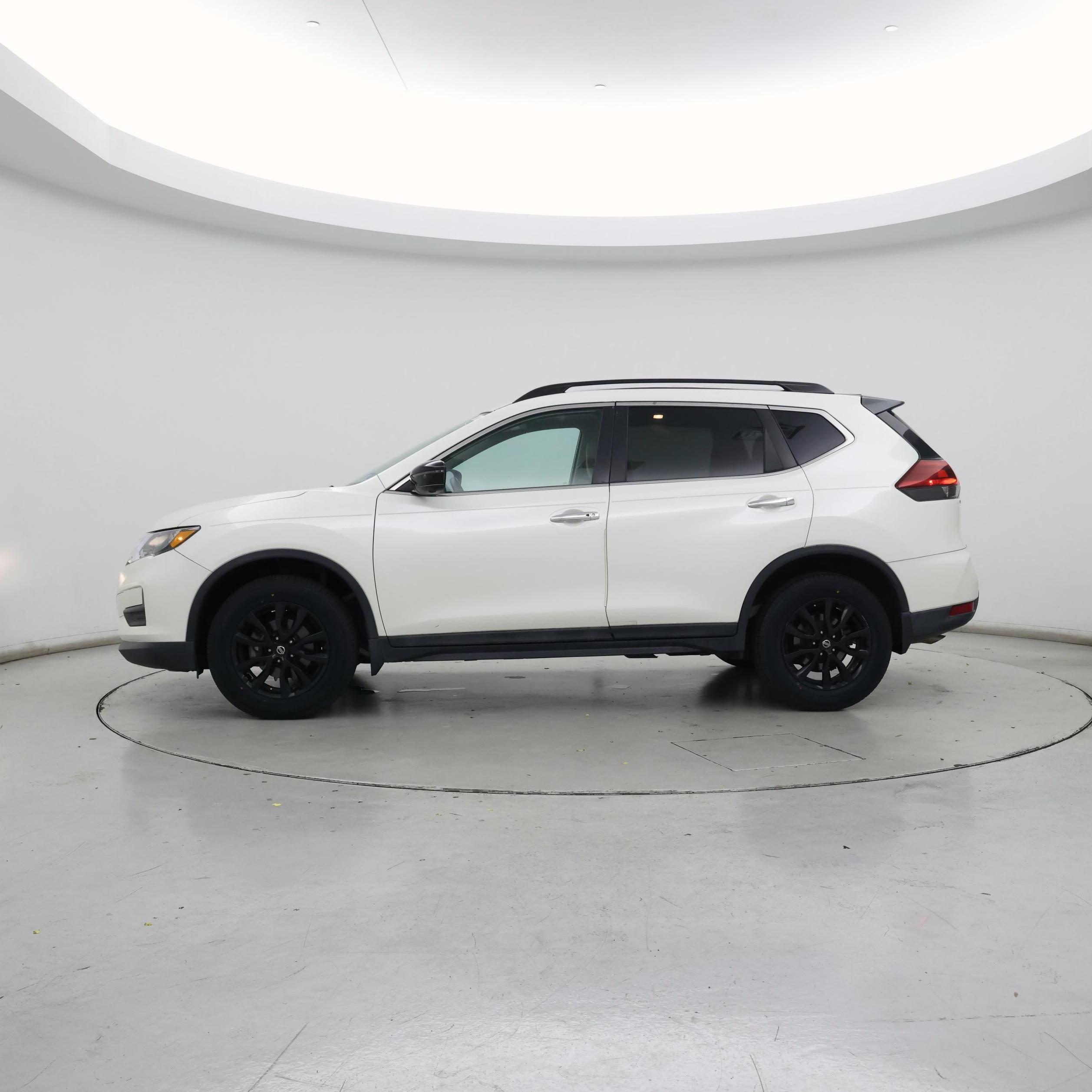 Thumbnail: 2018 Nissan Rogue - 3