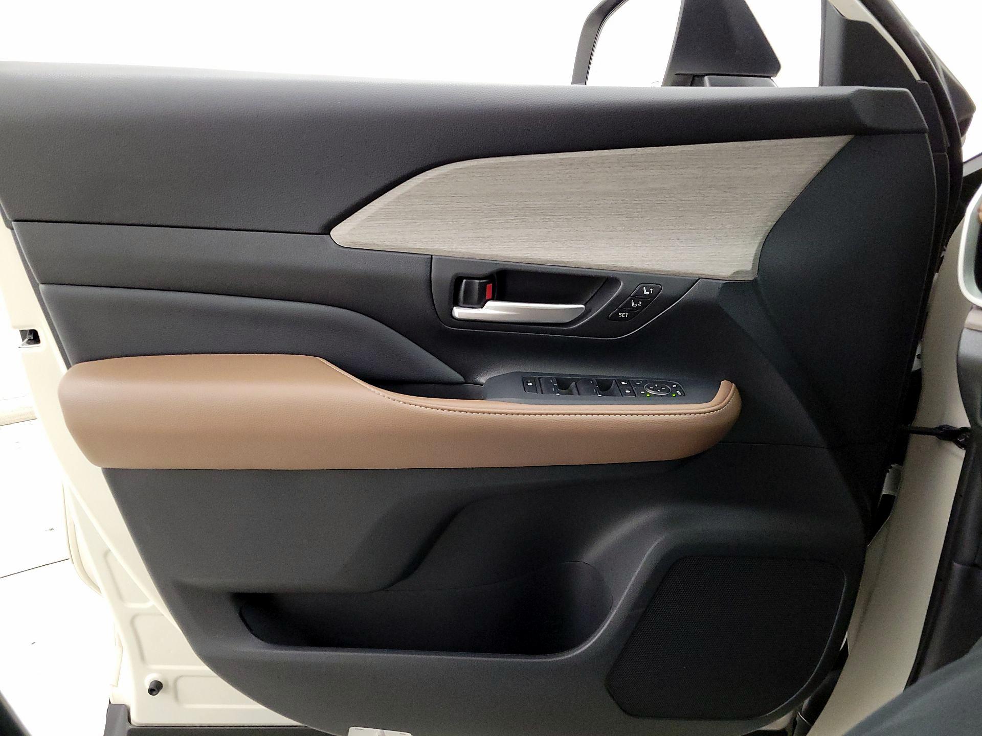 Thumbnail: 2024 Toyota Grand Highlander - 12