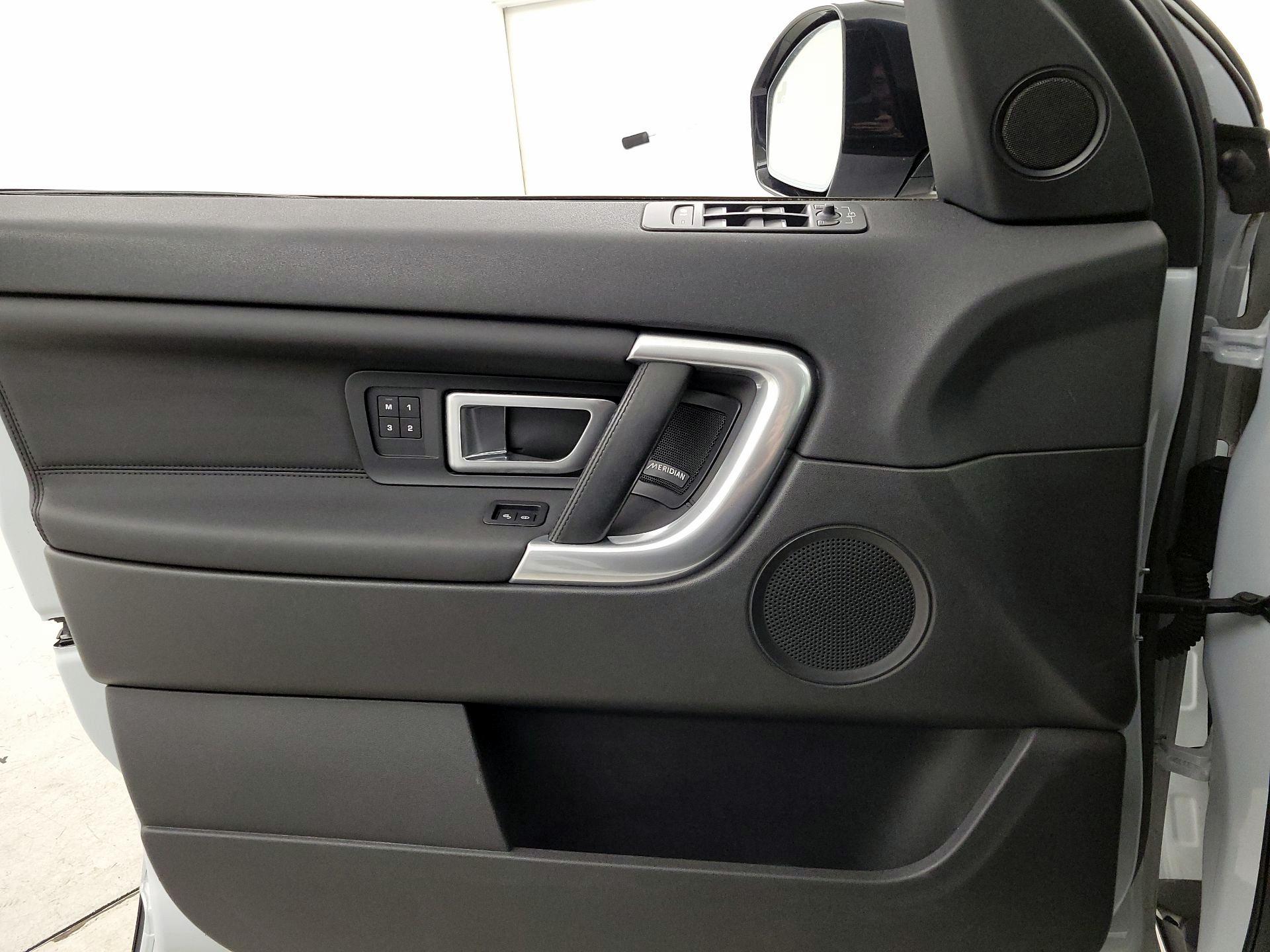 Thumbnail: 2019 Land Rover Discovery Sport - 12