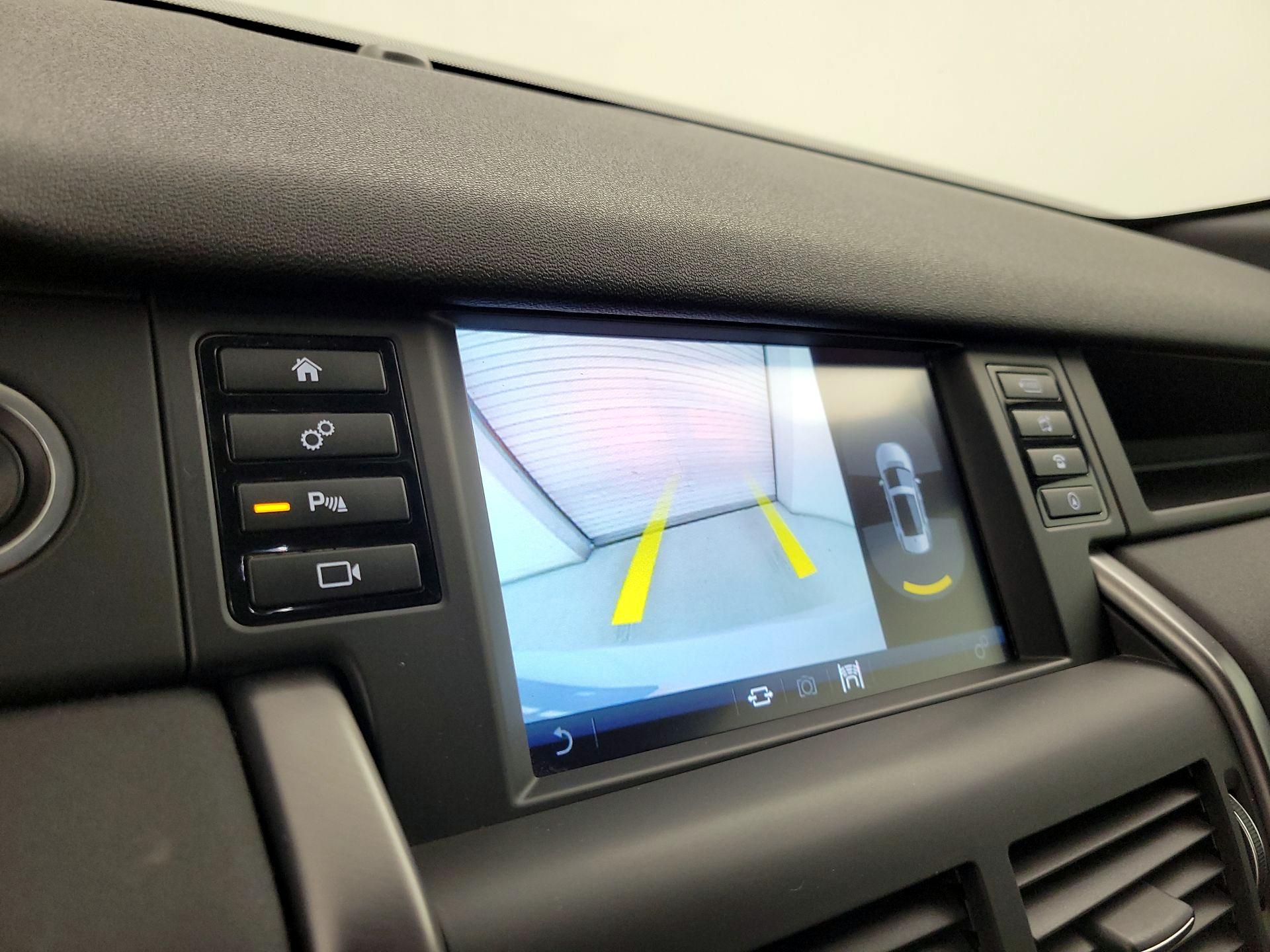Thumbnail: 2019 Land Rover Discovery Sport - 15