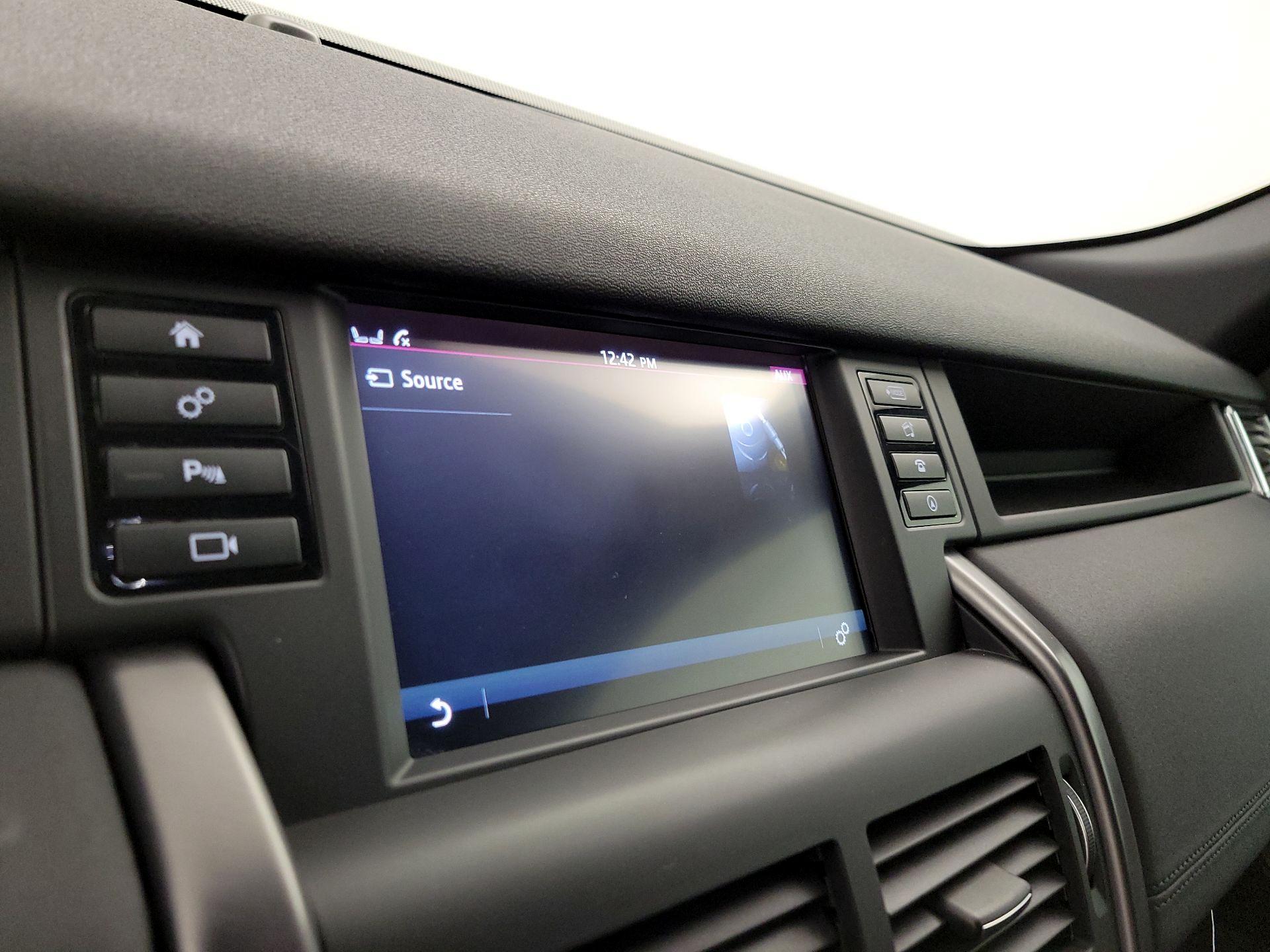 Thumbnail: 2019 Land Rover Discovery Sport - 16