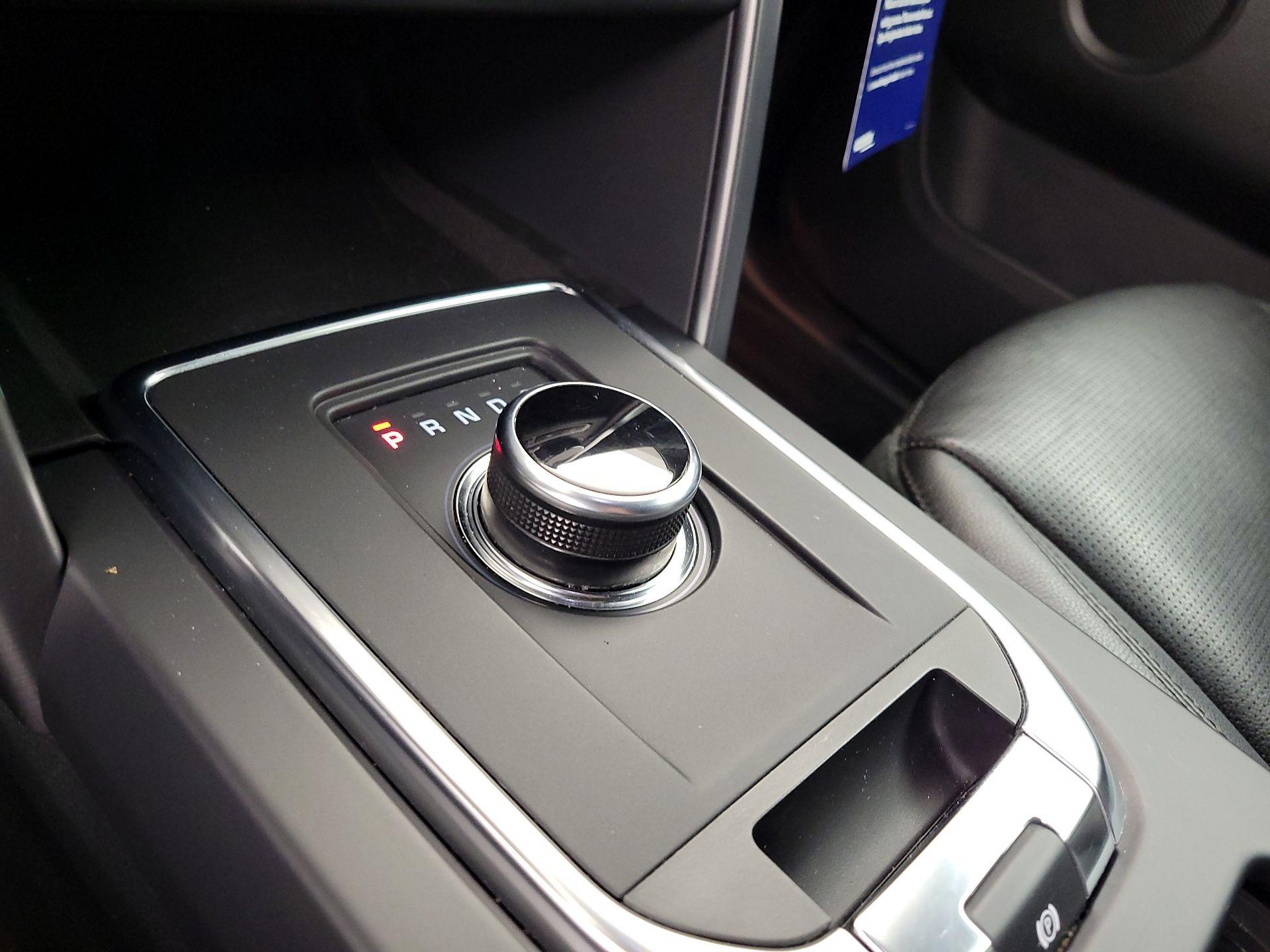 Thumbnail: 2019 Land Rover Discovery Sport - 18