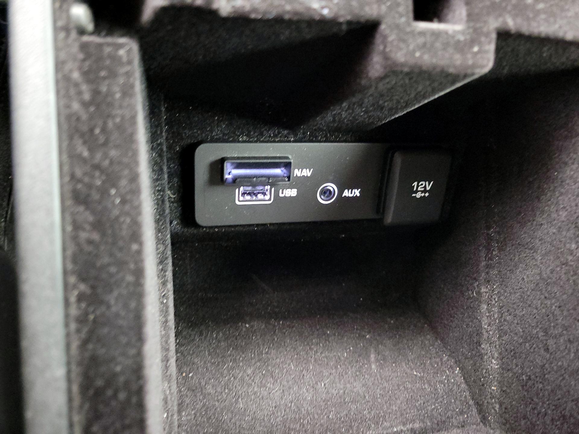 Thumbnail: 2019 Land Rover Discovery Sport - 19