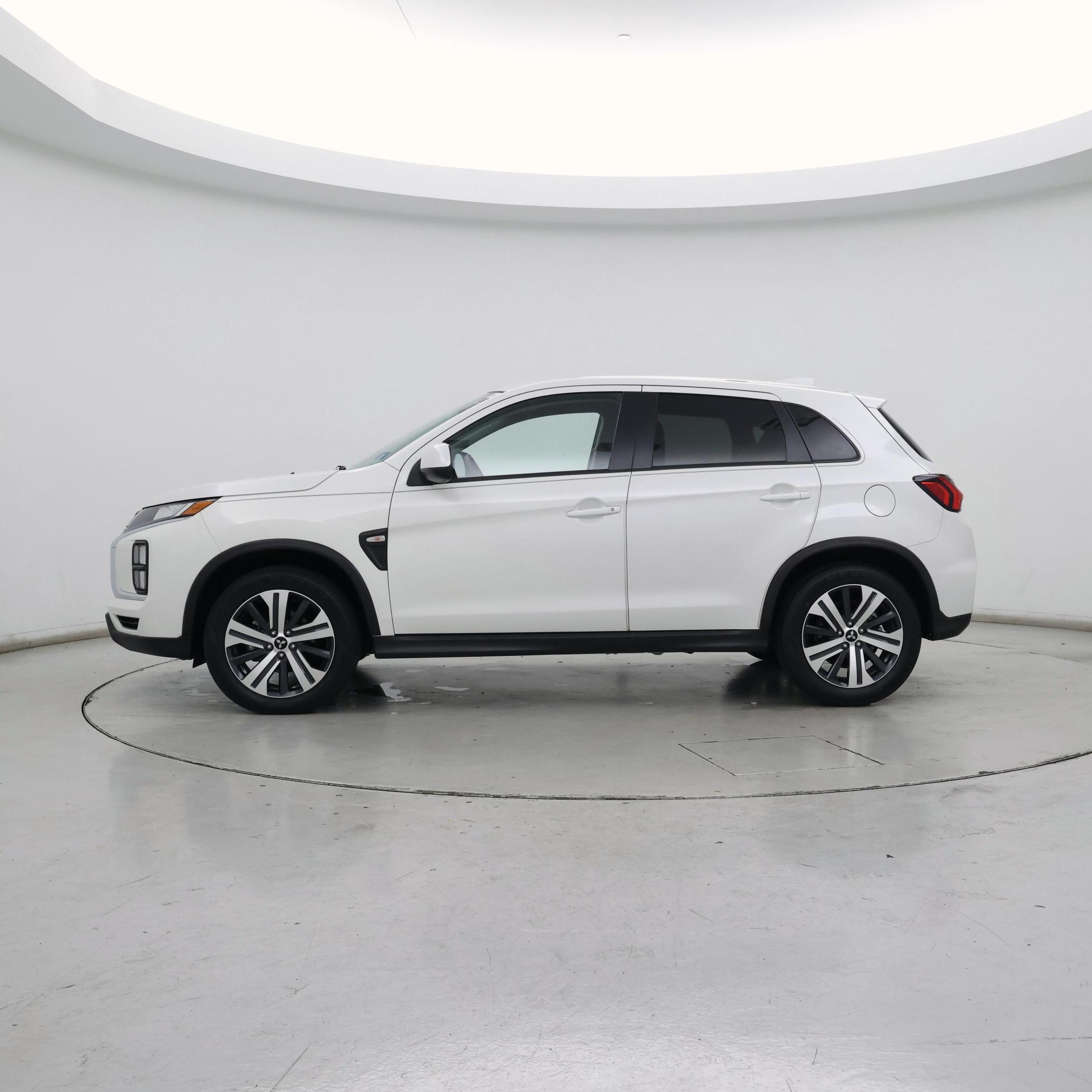 Thumbnail: 2020 Mitsubishi Outlander Sport - 3
