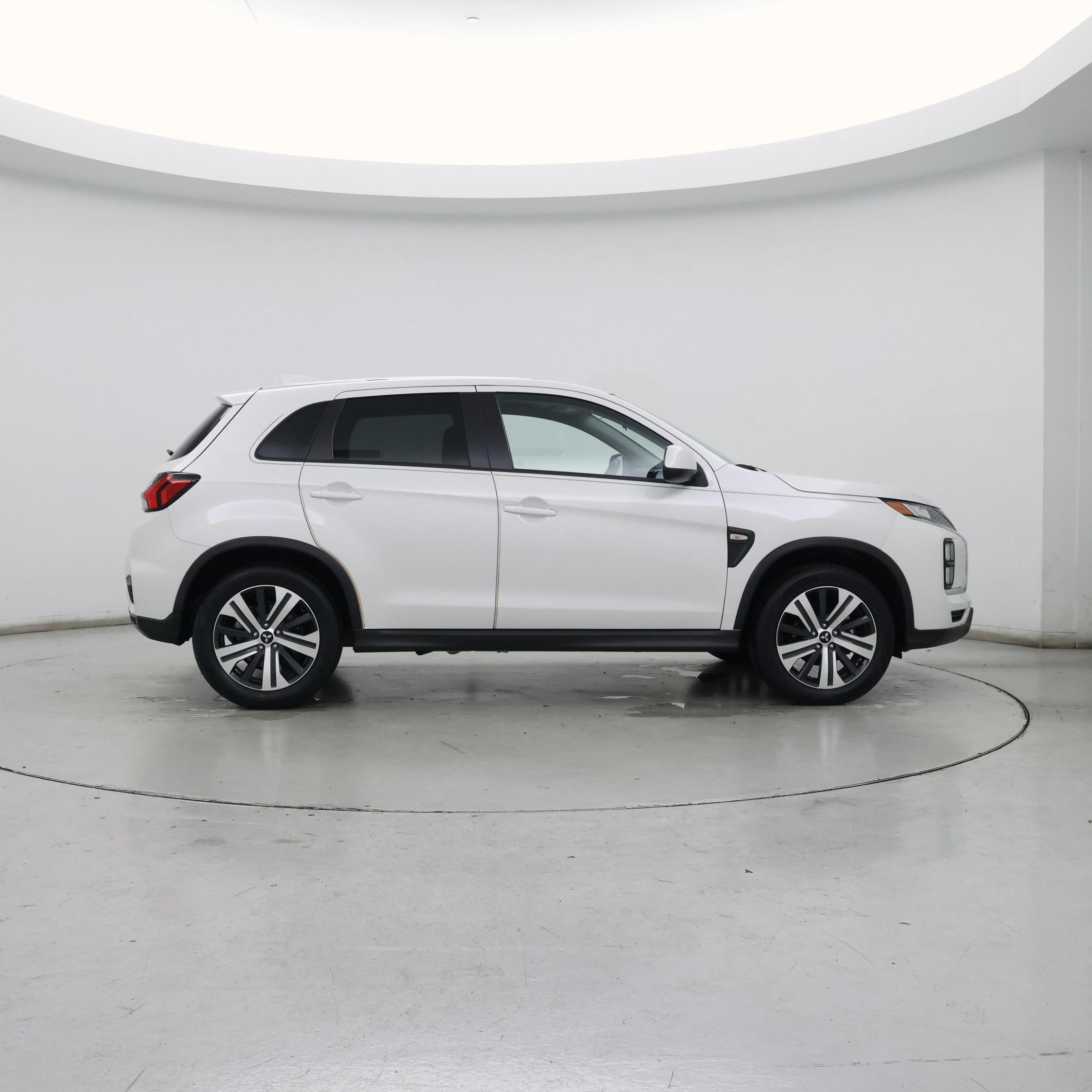 Thumbnail: 2020 Mitsubishi Outlander Sport - 7