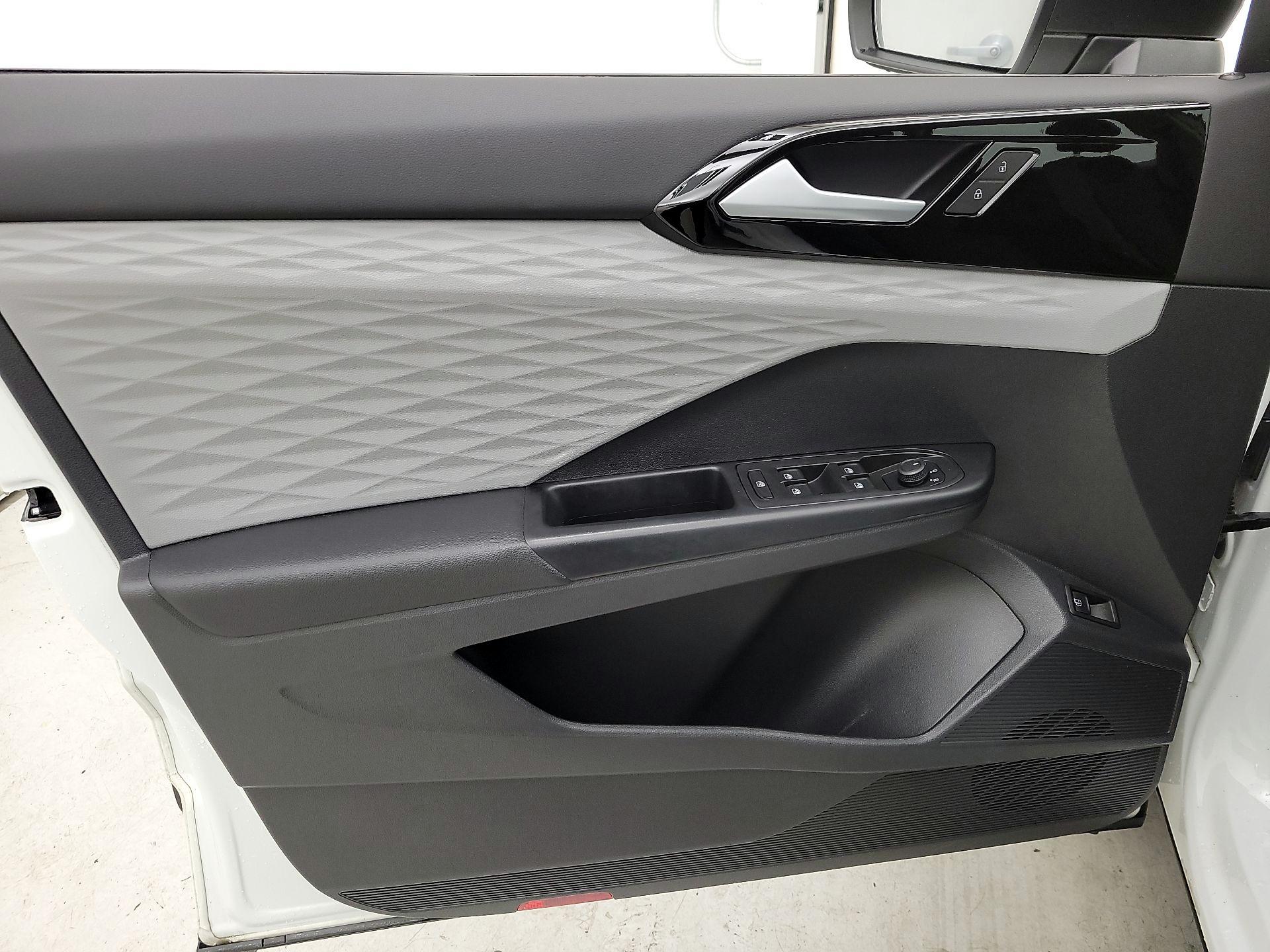 Thumbnail: 2022 Volkswagen Taos - 12