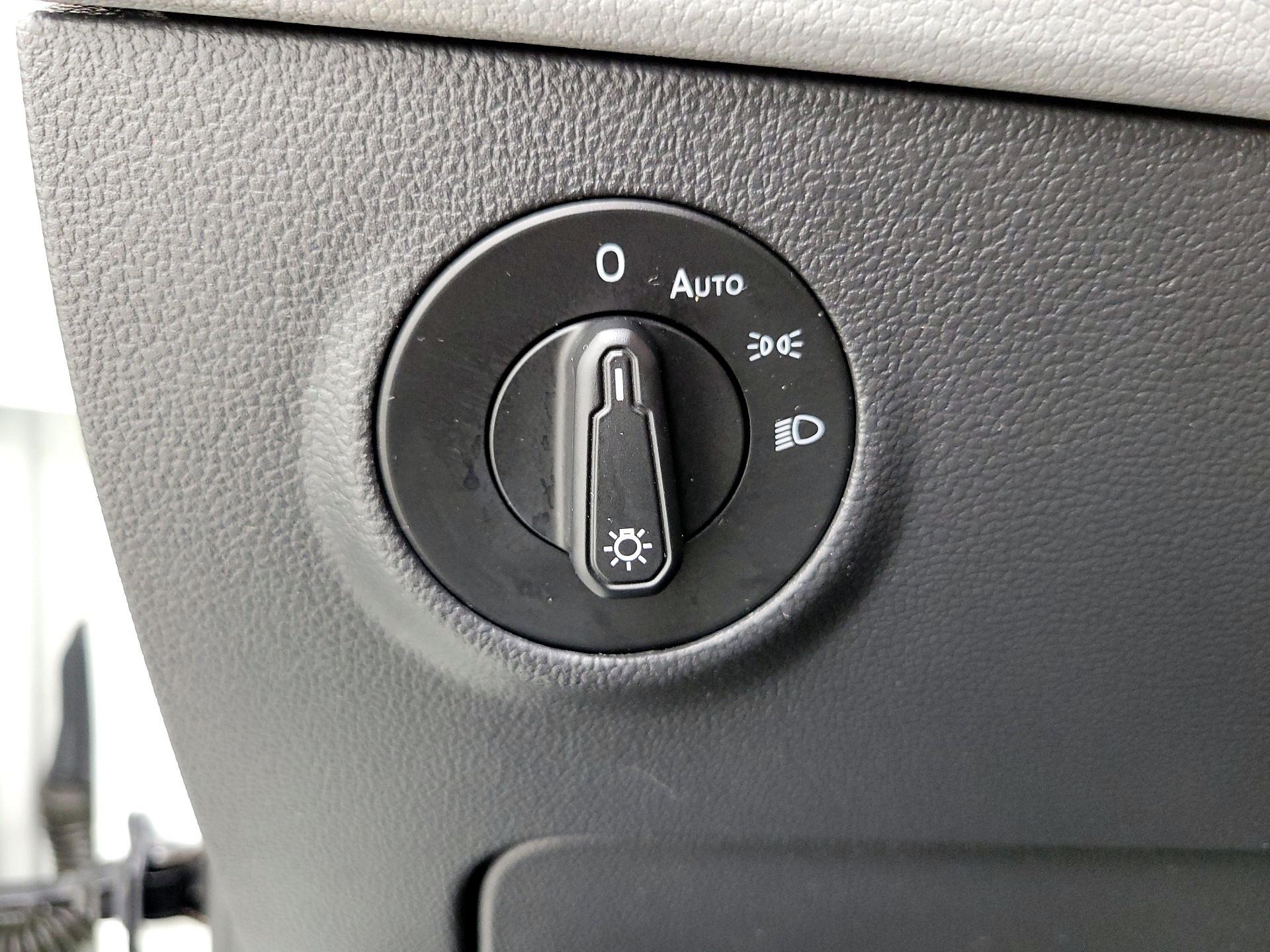 Thumbnail: 2022 Volkswagen Taos - 13