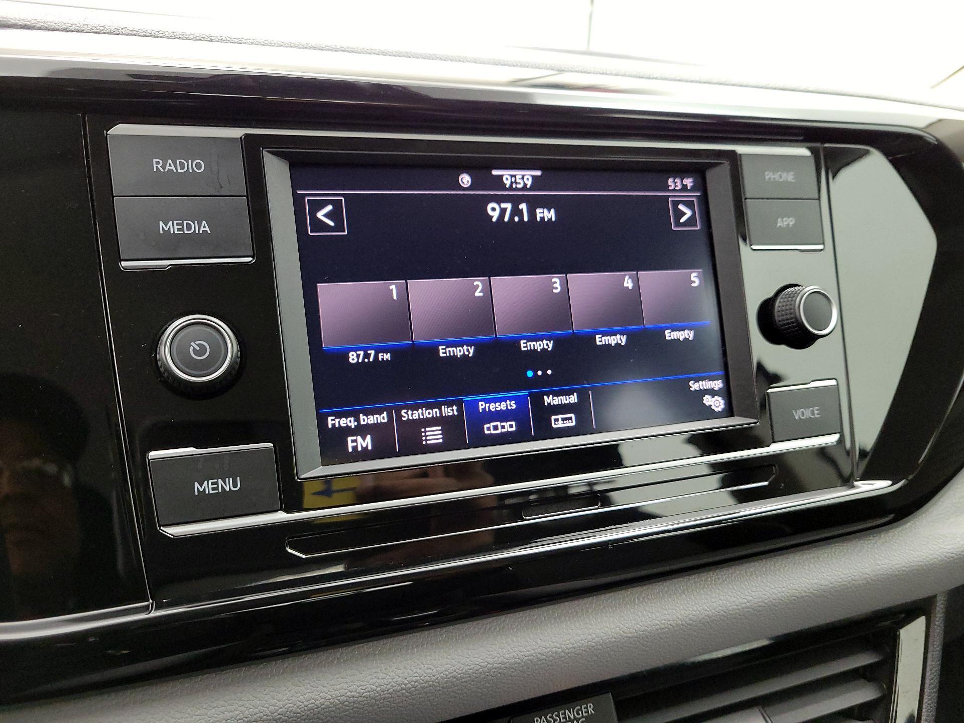 Thumbnail: 2022 Volkswagen Taos - 15