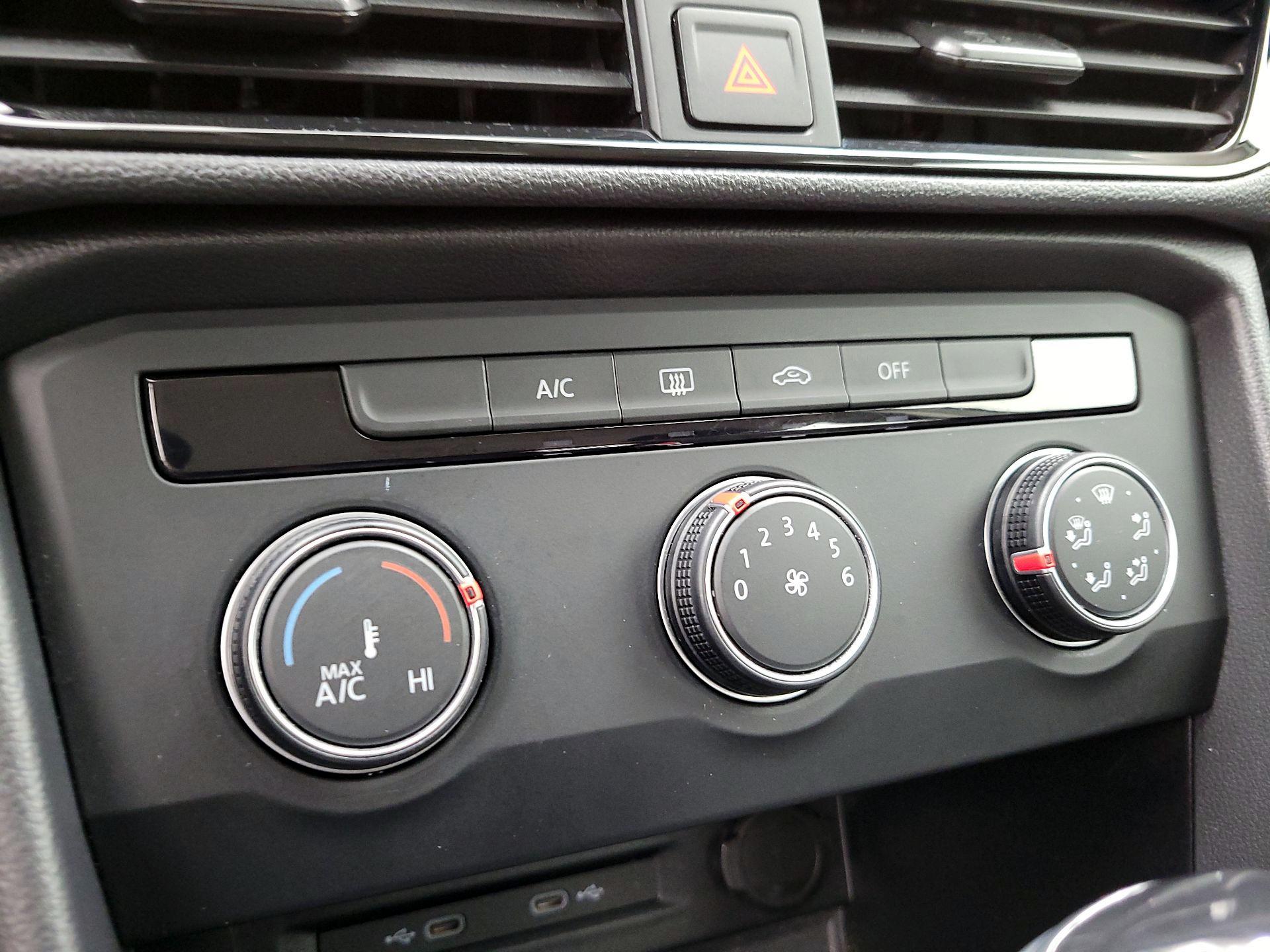 Thumbnail: 2022 Volkswagen Taos - 16