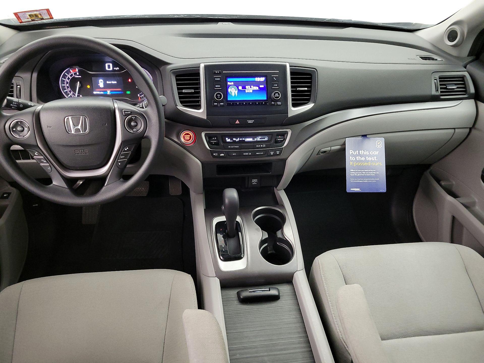 Thumbnail: 2017 Honda Pilot - 9