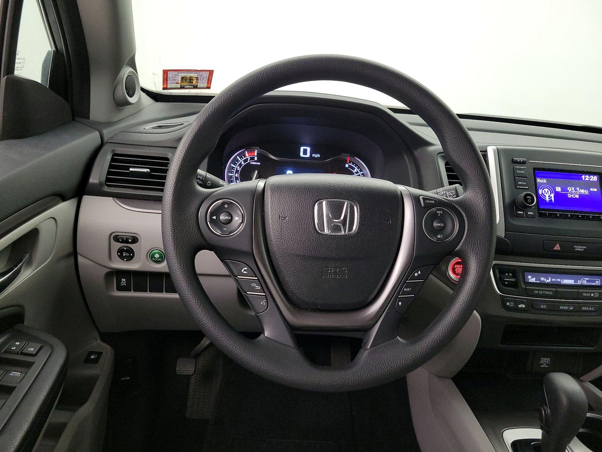 Thumbnail: 2017 Honda Pilot - 10