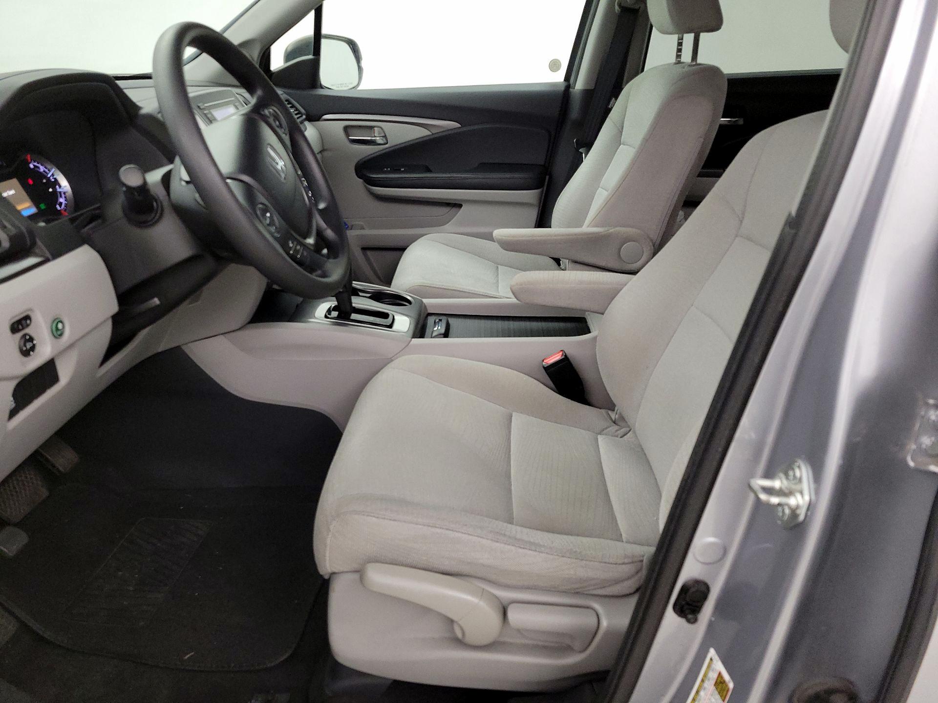 Thumbnail: 2017 Honda Pilot - 11