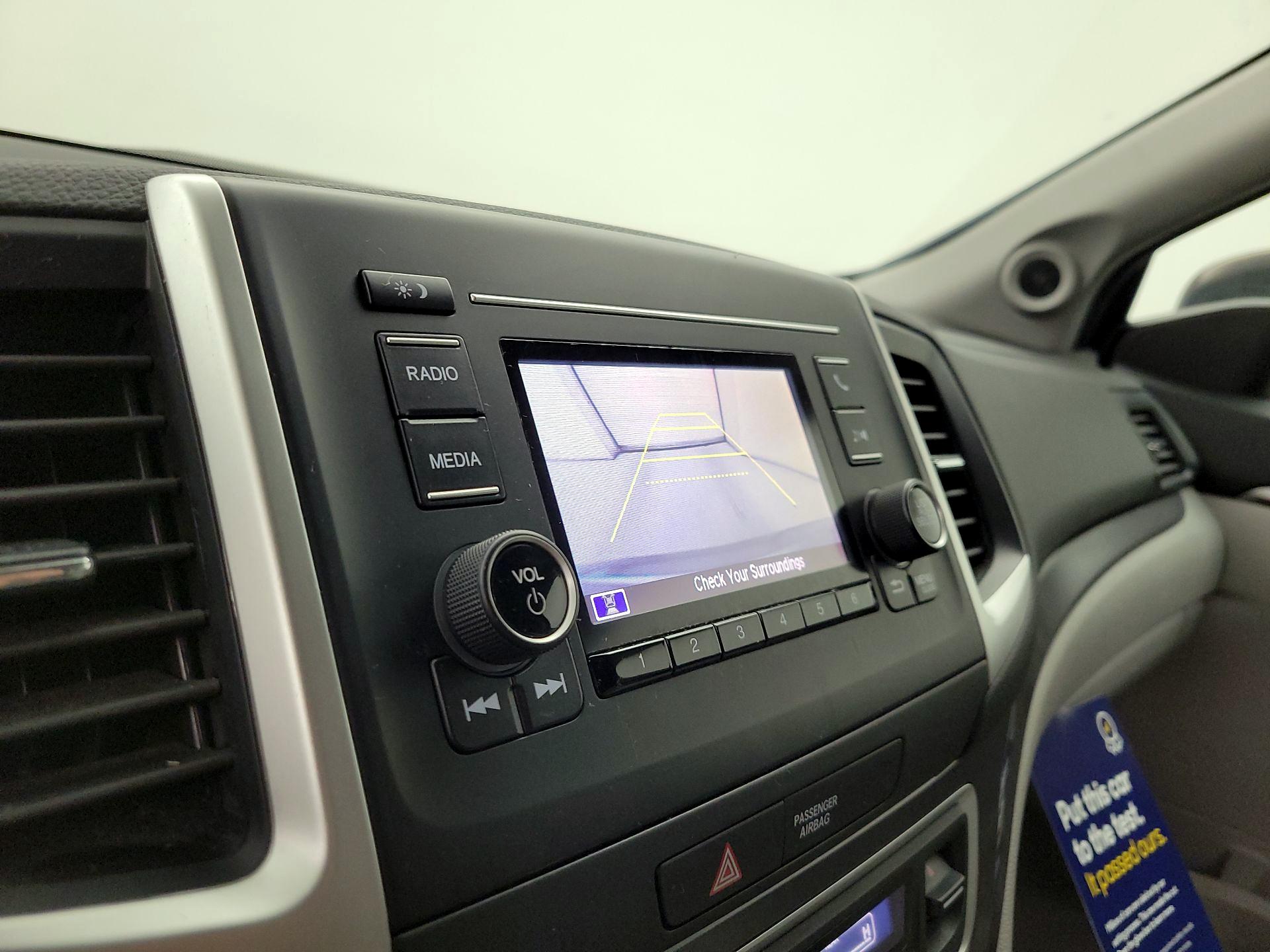 Thumbnail: 2017 Honda Pilot - 14