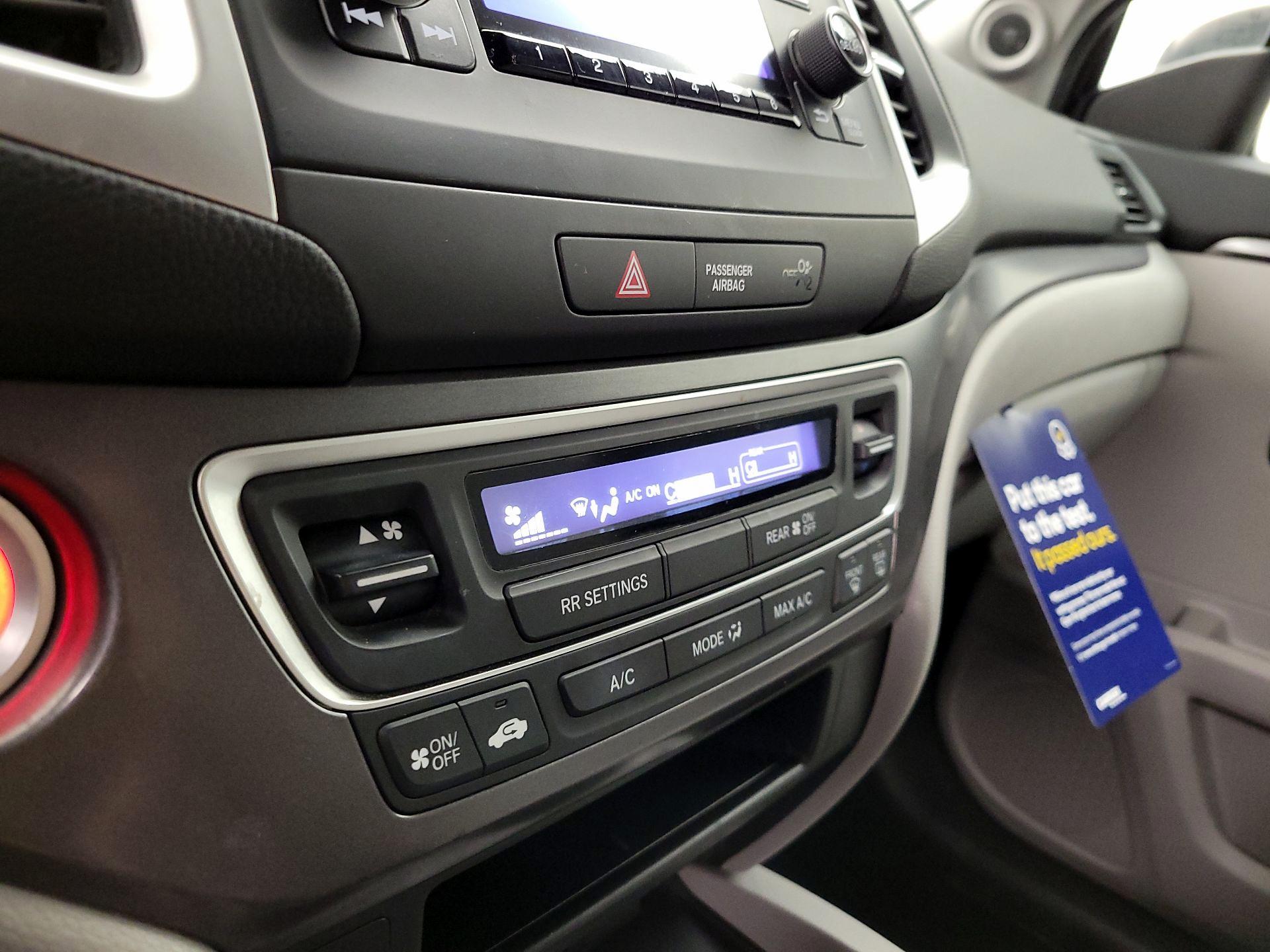 Thumbnail: 2017 Honda Pilot - 16