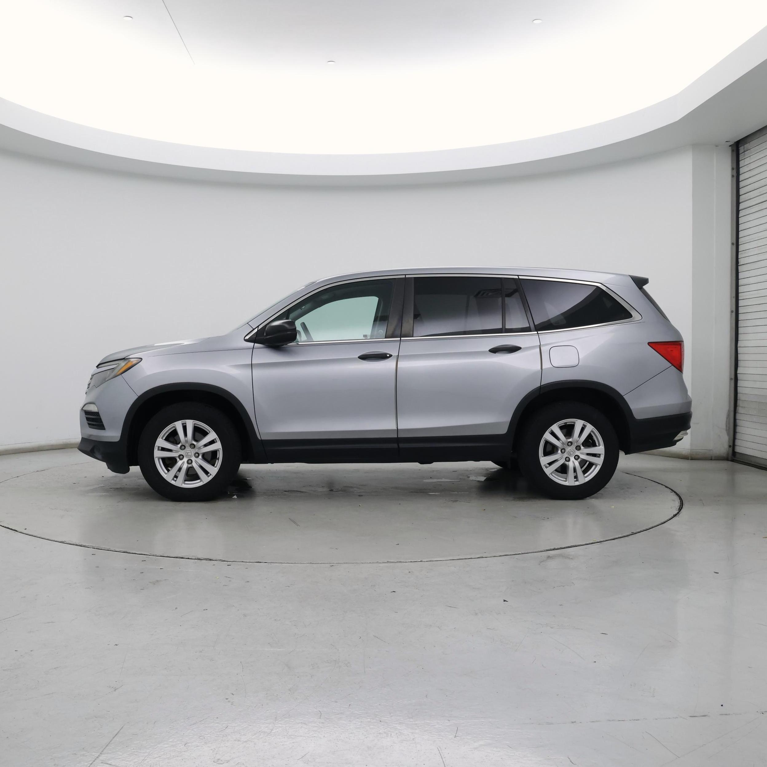 Thumbnail: 2017 Honda Pilot - 3
