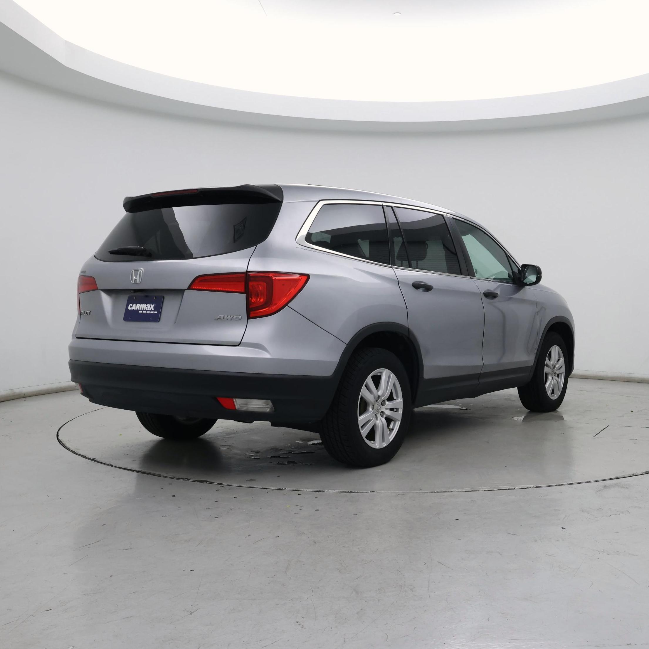 Thumbnail: 2017 Honda Pilot - 8