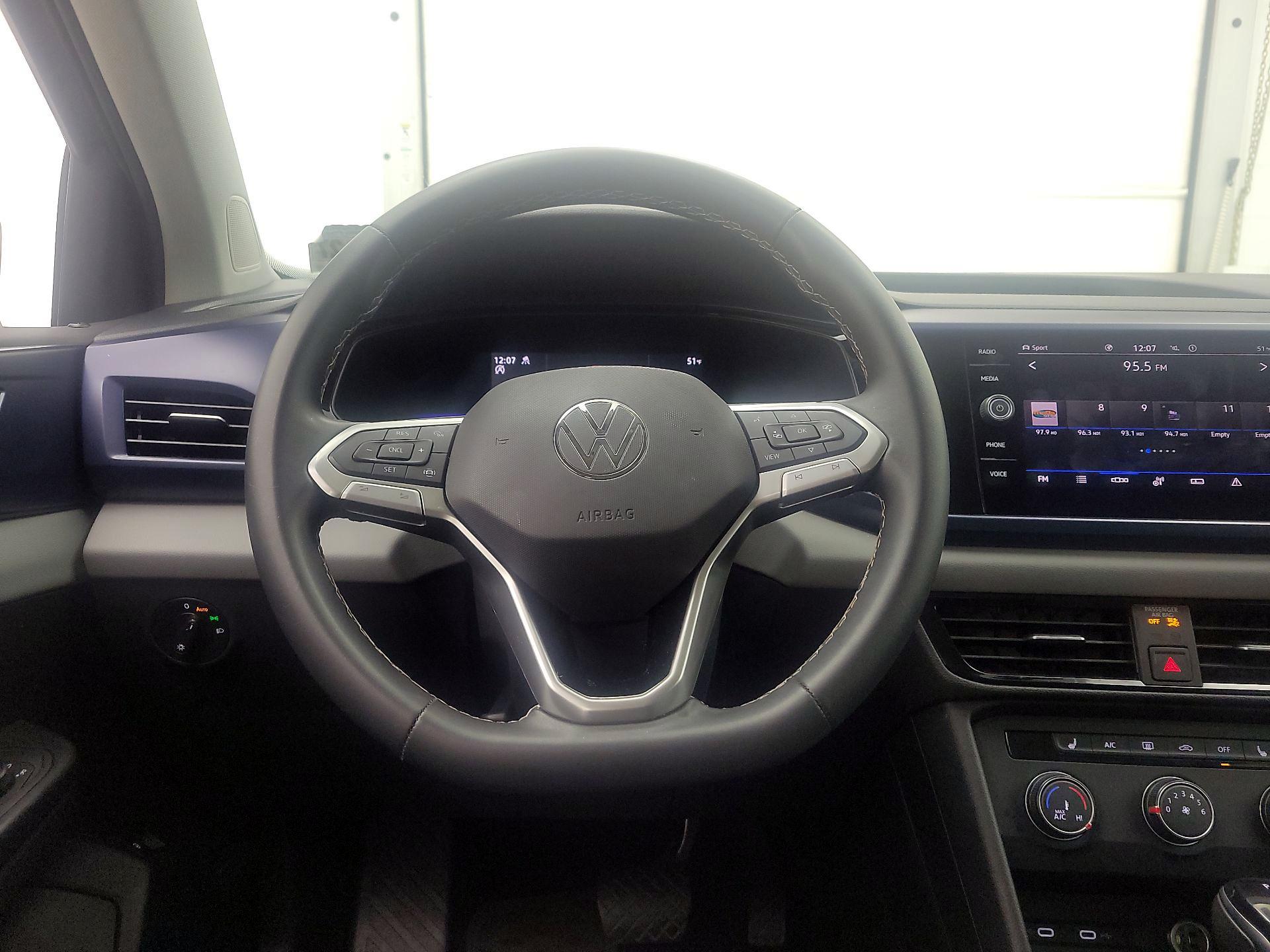 Thumbnail: 2022 Volkswagen Taos - 10