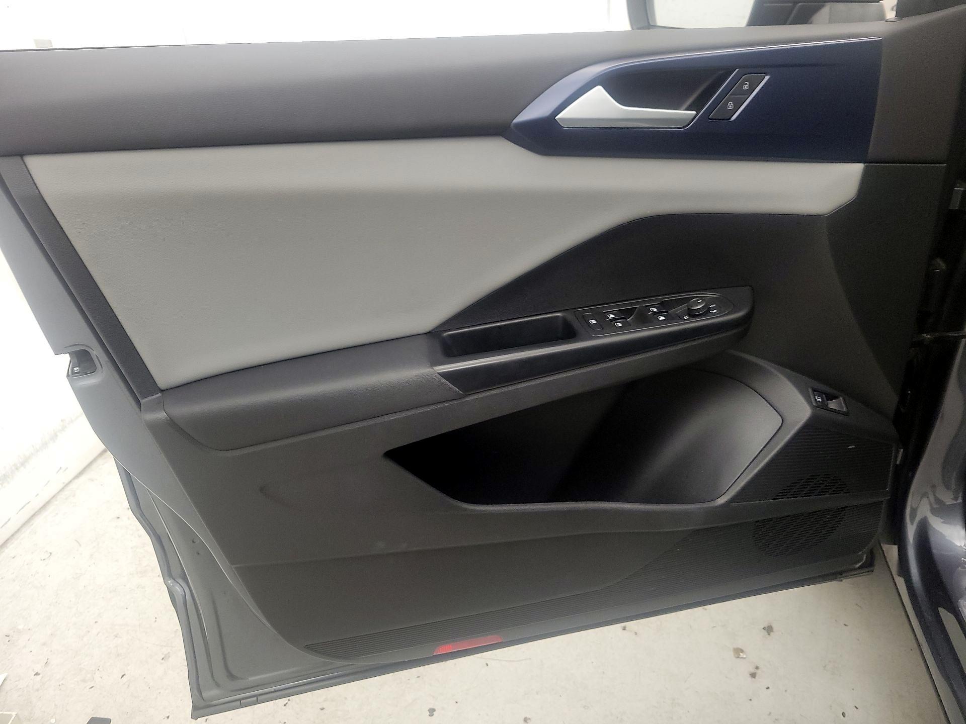 Thumbnail: 2022 Volkswagen Taos - 12