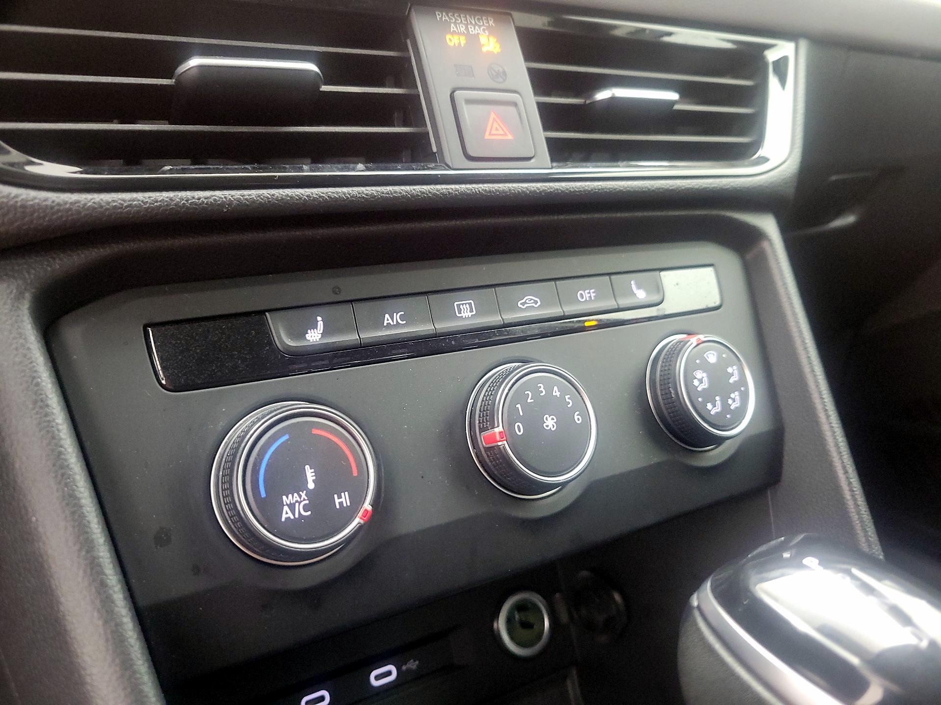 Thumbnail: 2022 Volkswagen Taos - 15