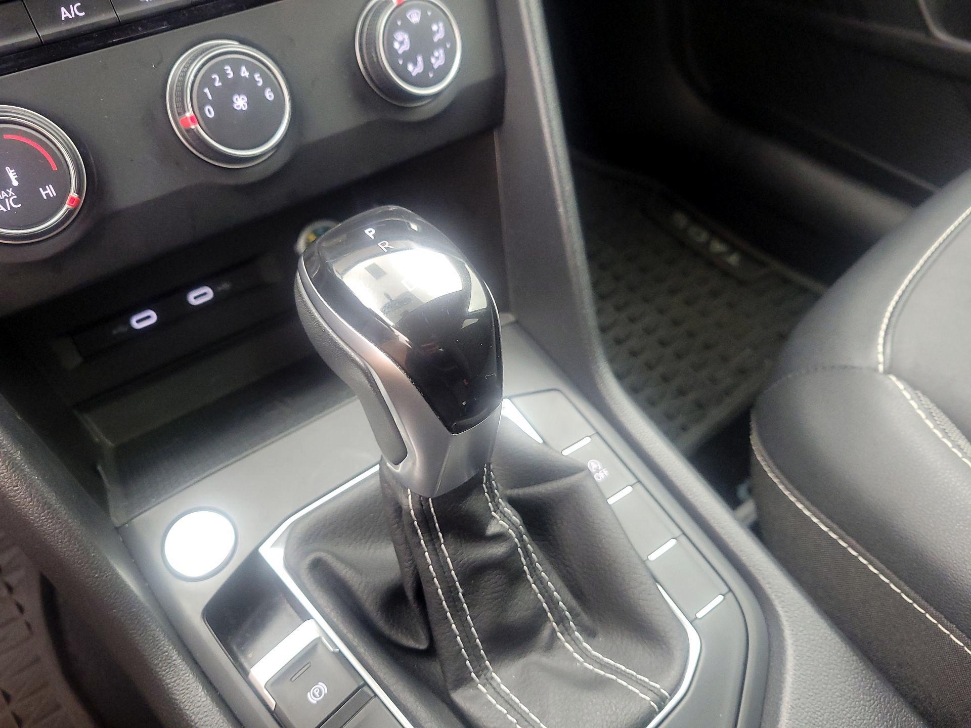 Thumbnail: 2022 Volkswagen Taos - 16