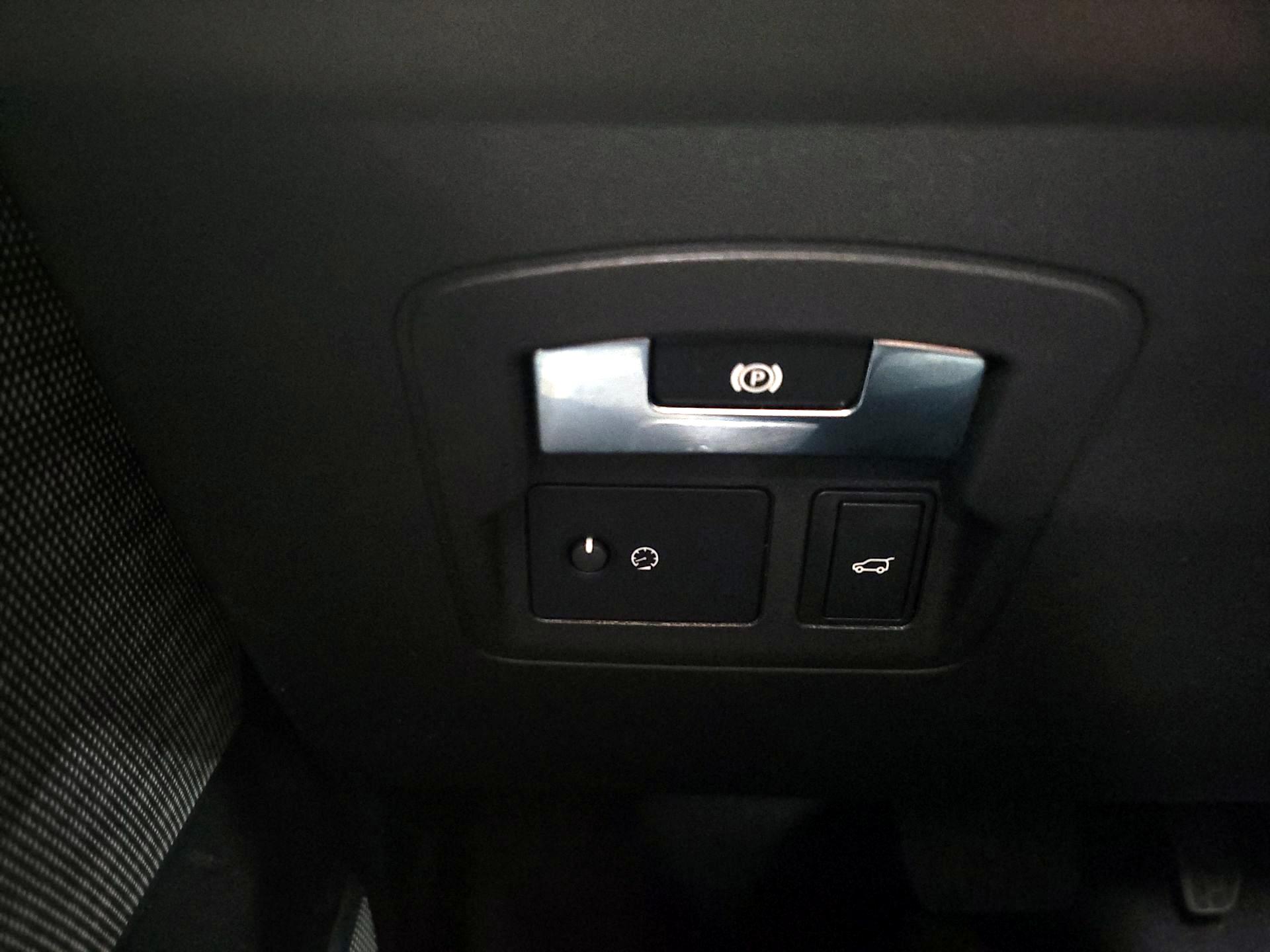 Thumbnail: 2020 Land Rover Range Rover Velar - 13