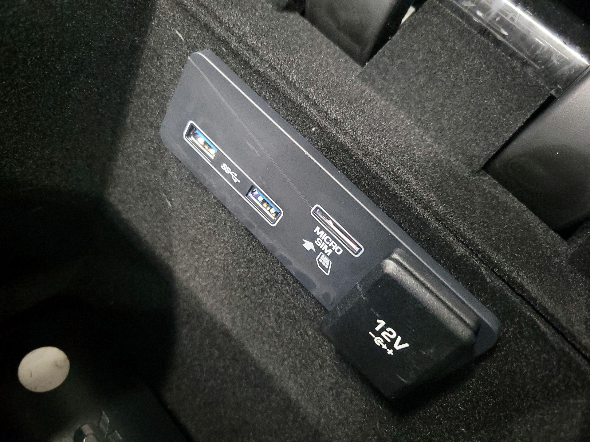 Thumbnail: 2020 Land Rover Range Rover Velar - 19