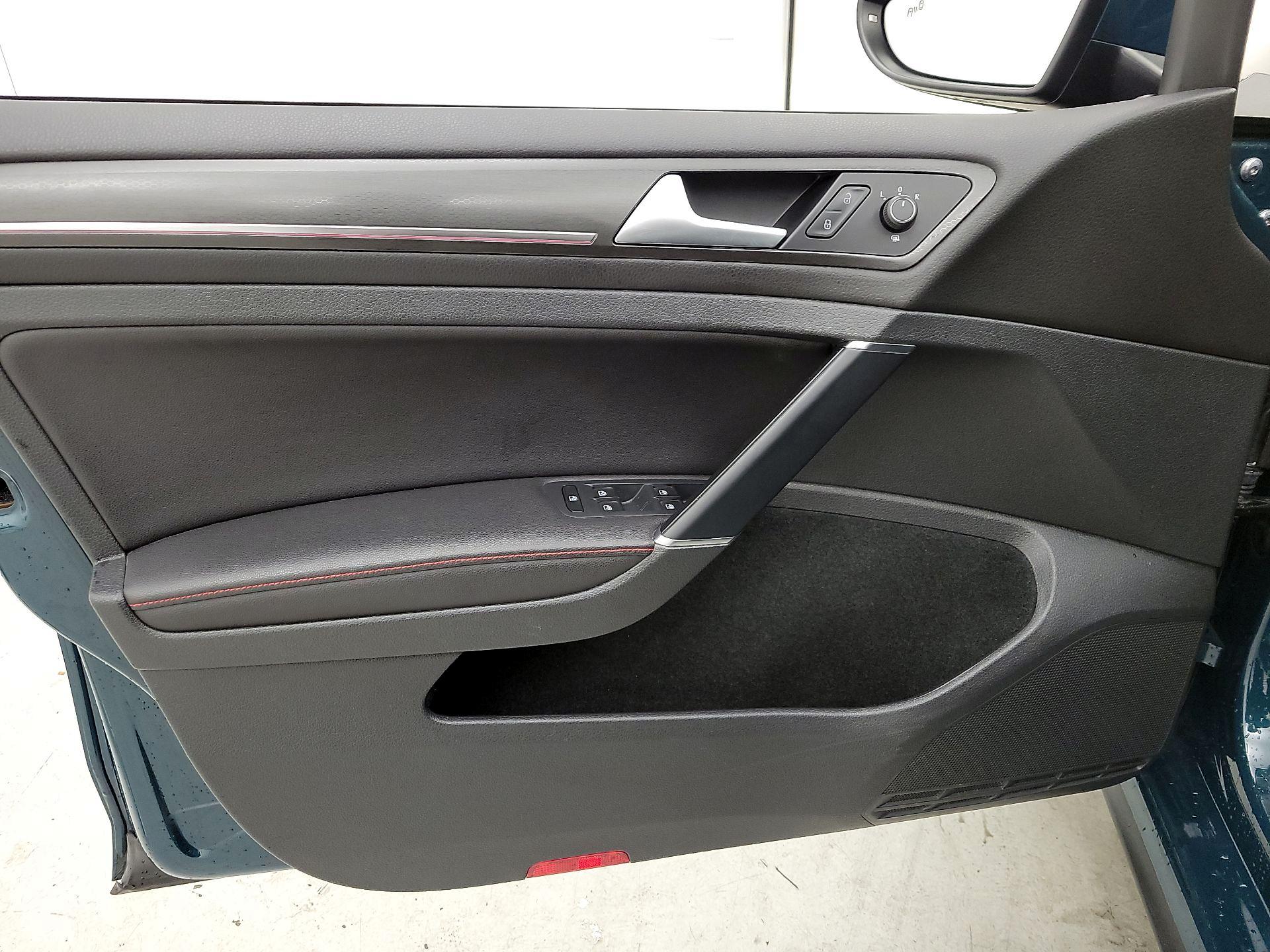 Thumbnail: 2018 Volkswagen Golf - 12