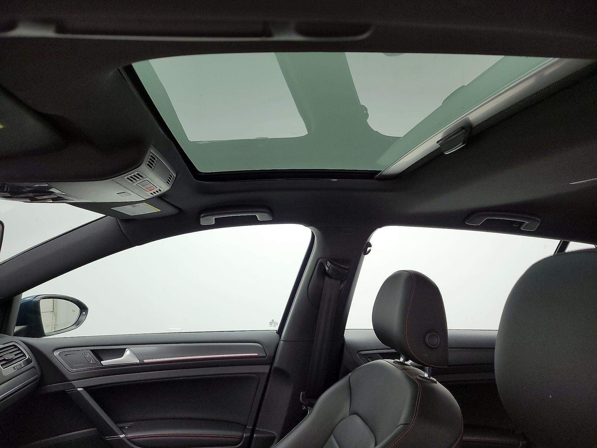 Thumbnail: 2018 Volkswagen Golf - 19