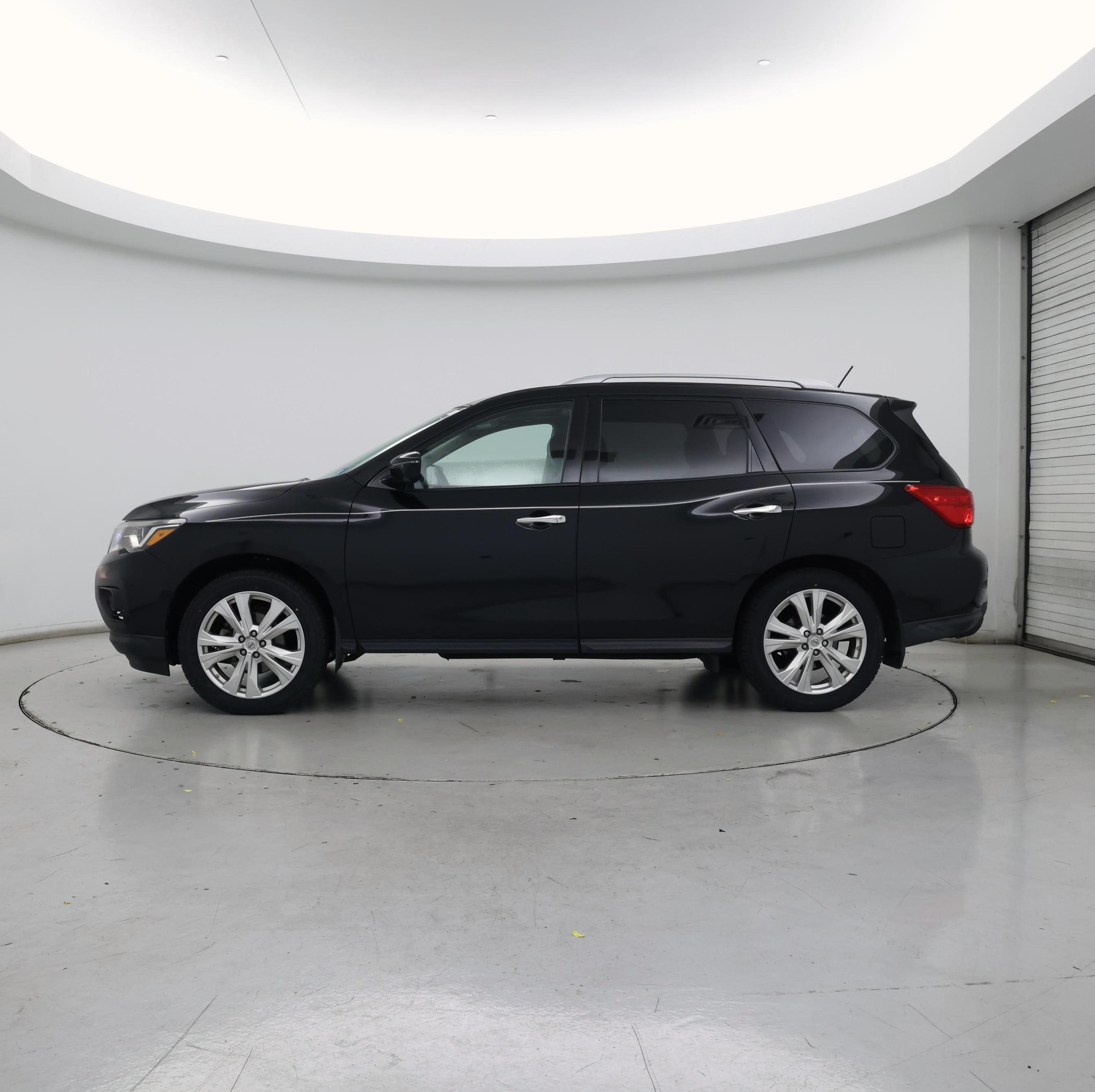 Thumbnail: 2018 Nissan Pathfinder - 3