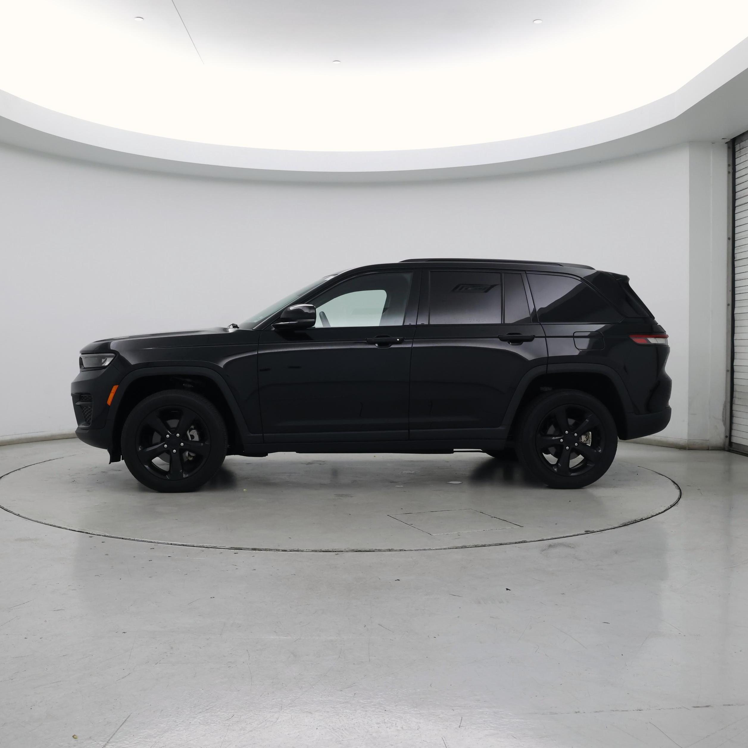 Thumbnail: 2022 Jeep Grand Cherokee - 3