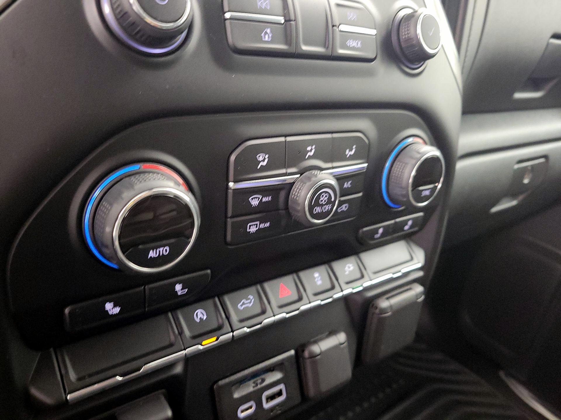 Thumbnail: 2019 Chevrolet Silverado 1500 - 16