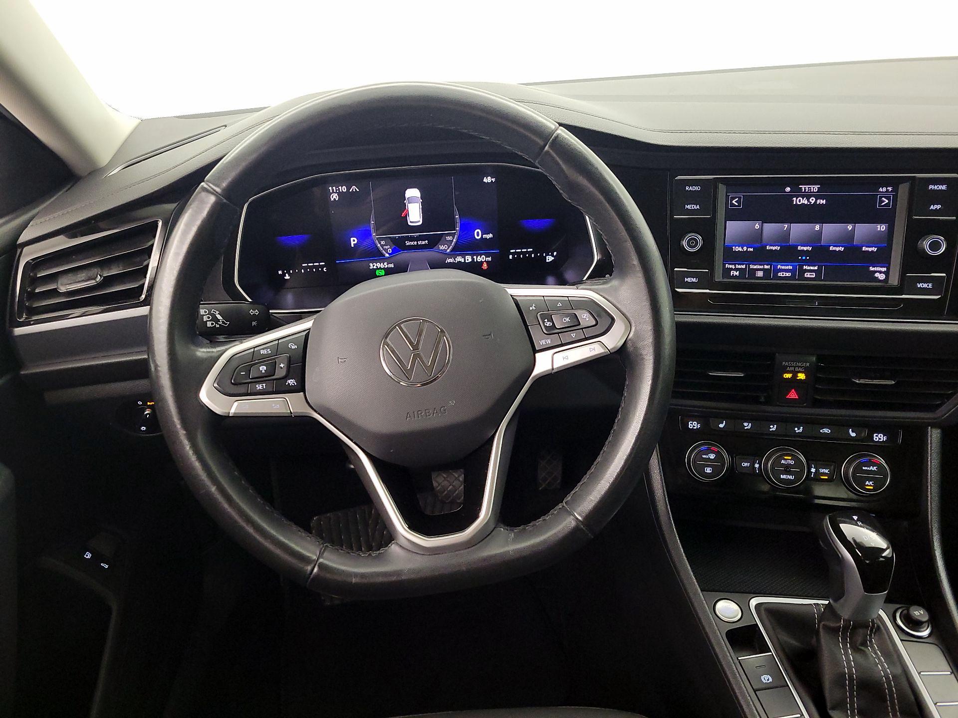 Thumbnail: 2024 Volkswagen Jetta - 10