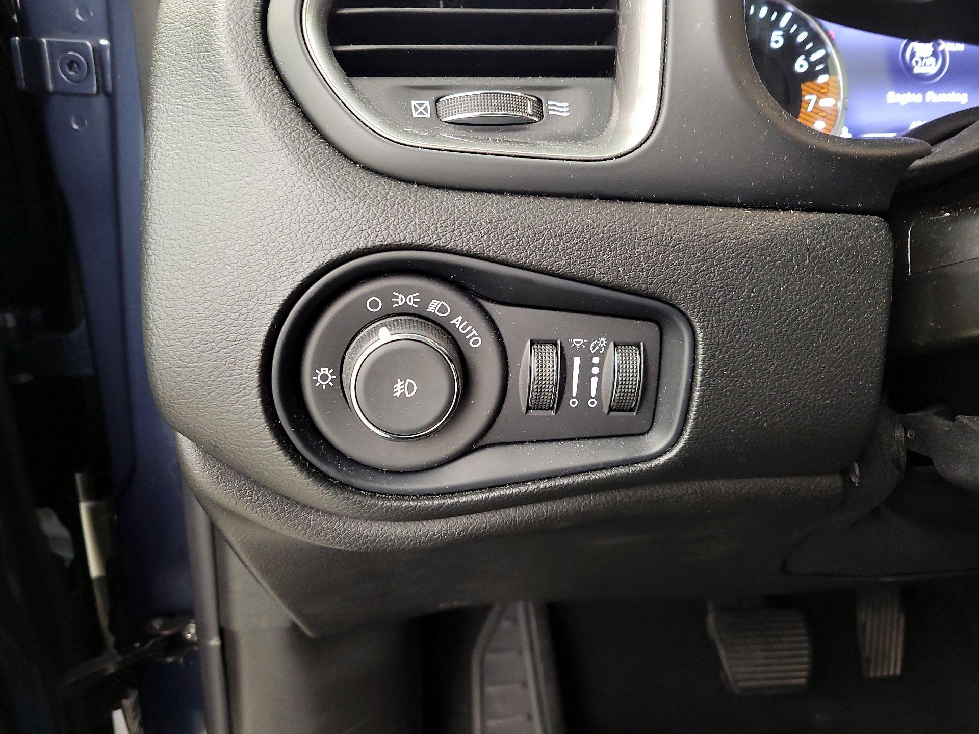 Thumbnail: 2021 Jeep Renegade - 13