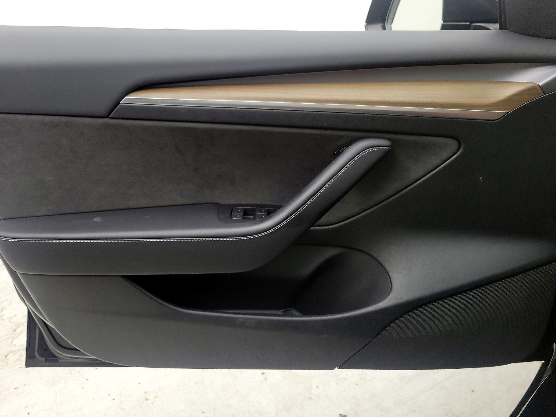 Thumbnail: 2023 Tesla Model 3 - 12