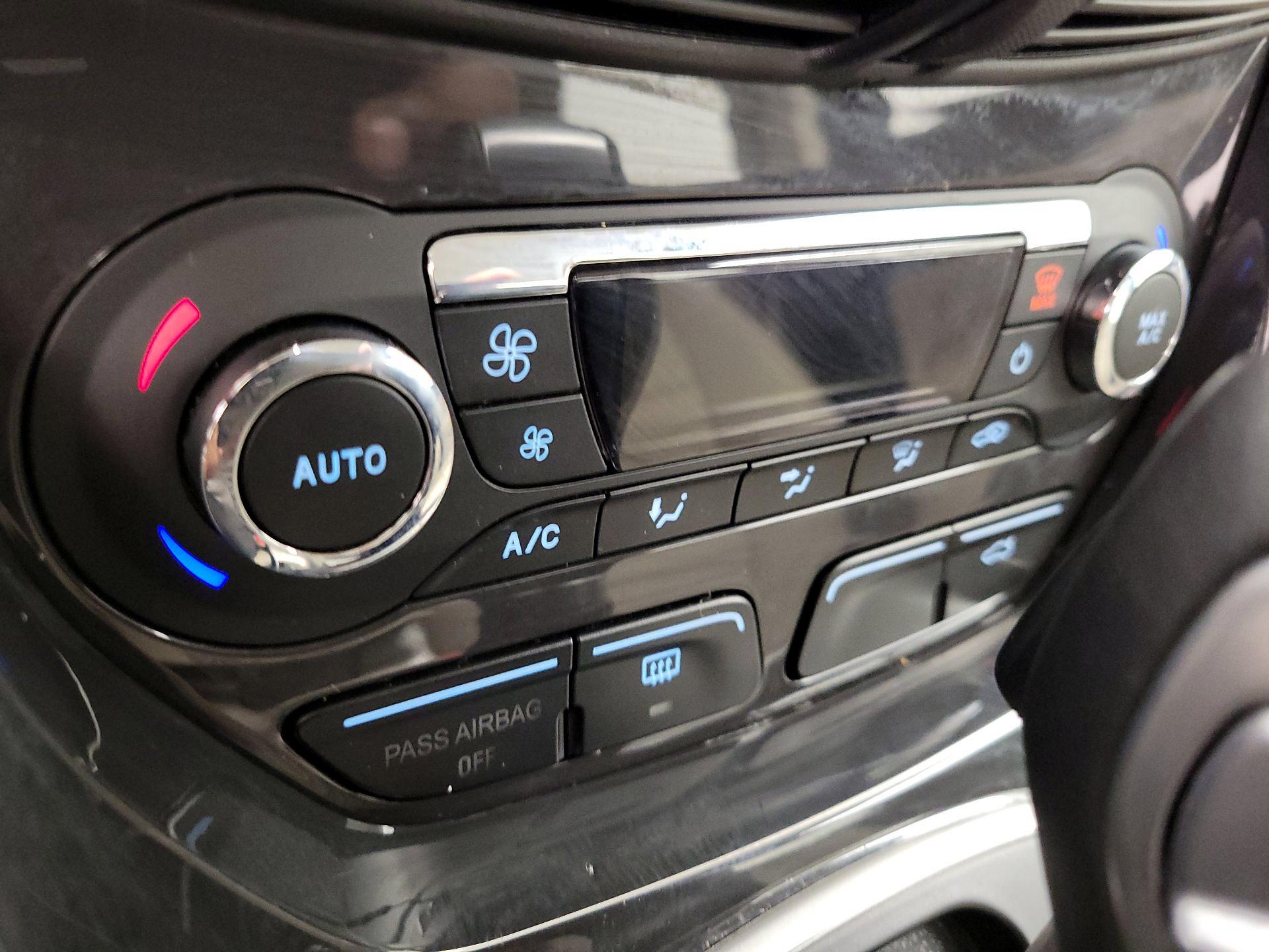 Thumbnail: 2015 Ford C-Max - 16