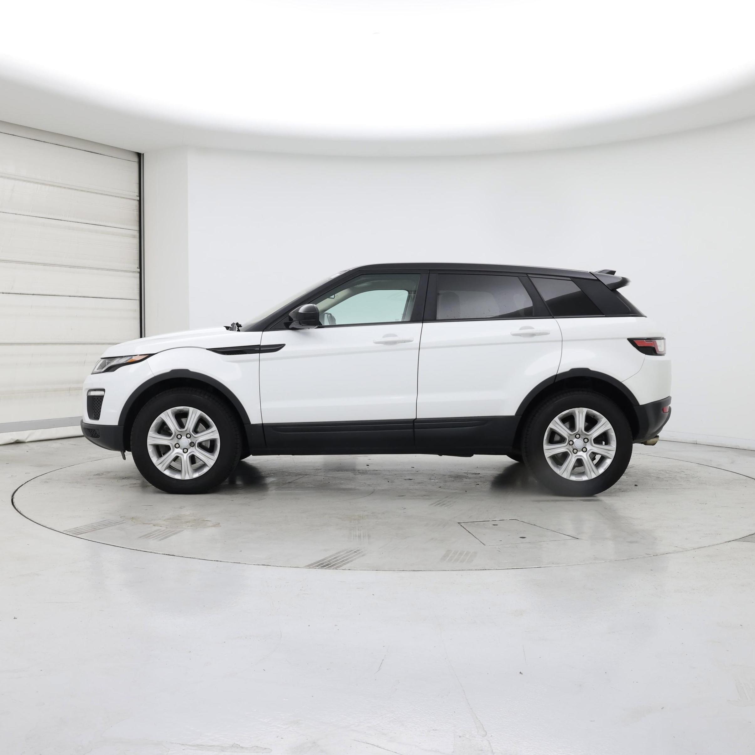 Thumbnail: 2017 Land Rover Range Rover Evoque - 3