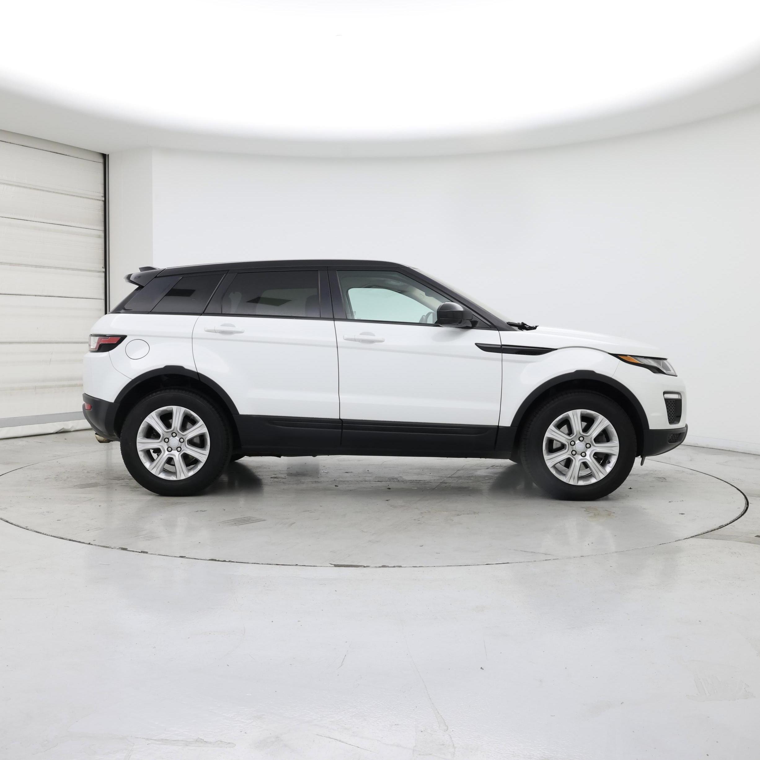 Thumbnail: 2017 Land Rover Range Rover Evoque - 7