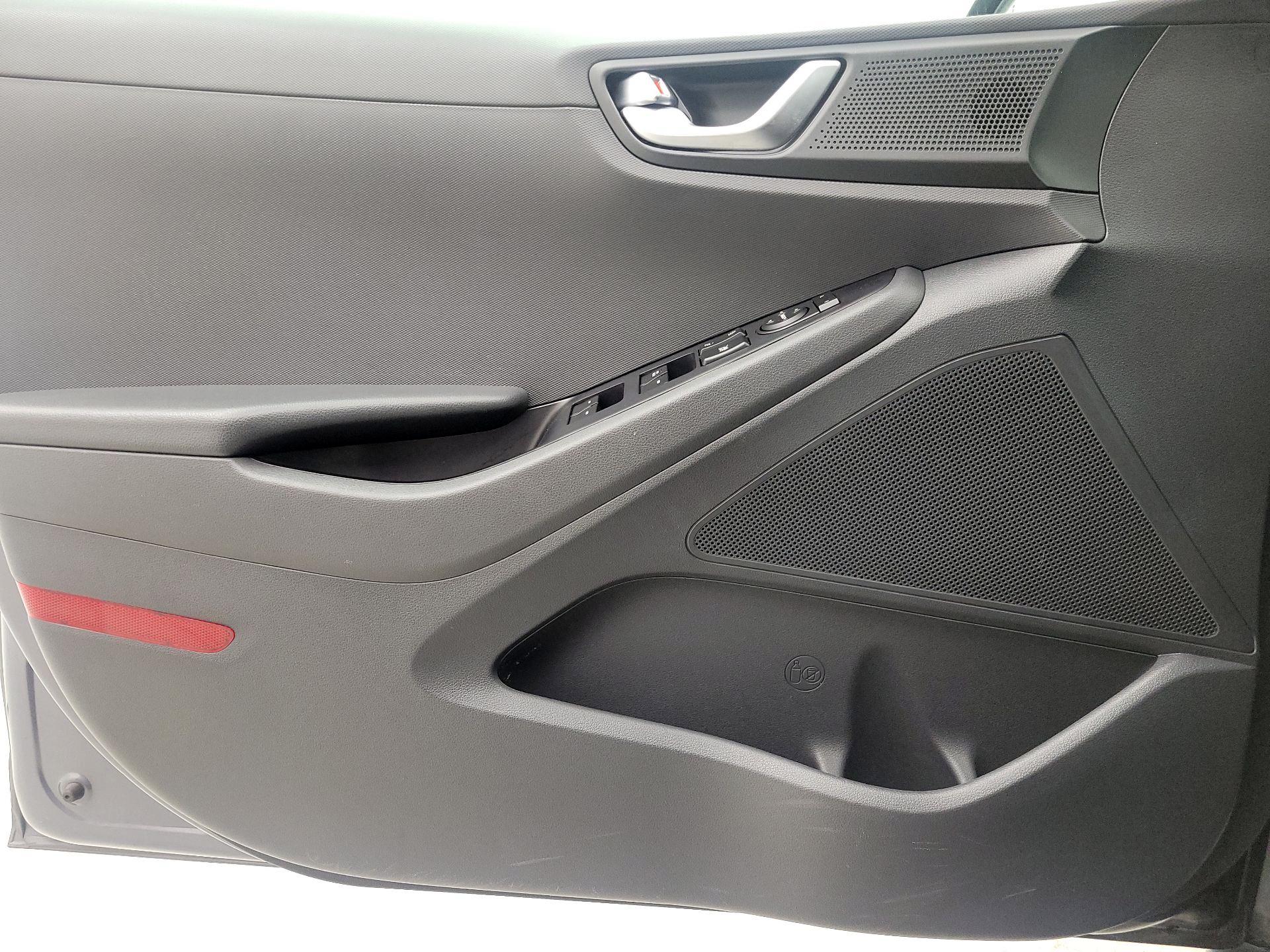 Thumbnail: 2018 Hyundai Ioniq - 12