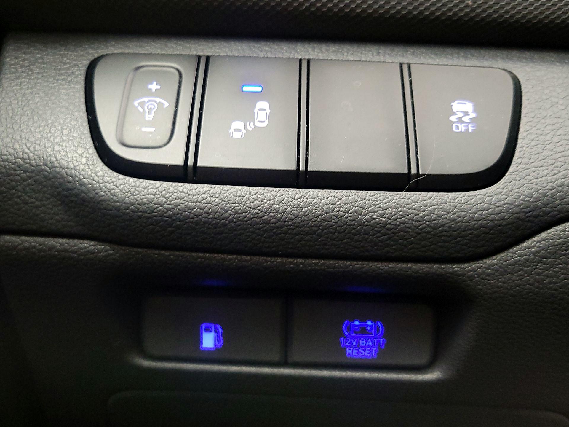 Thumbnail: 2018 Hyundai Ioniq - 13