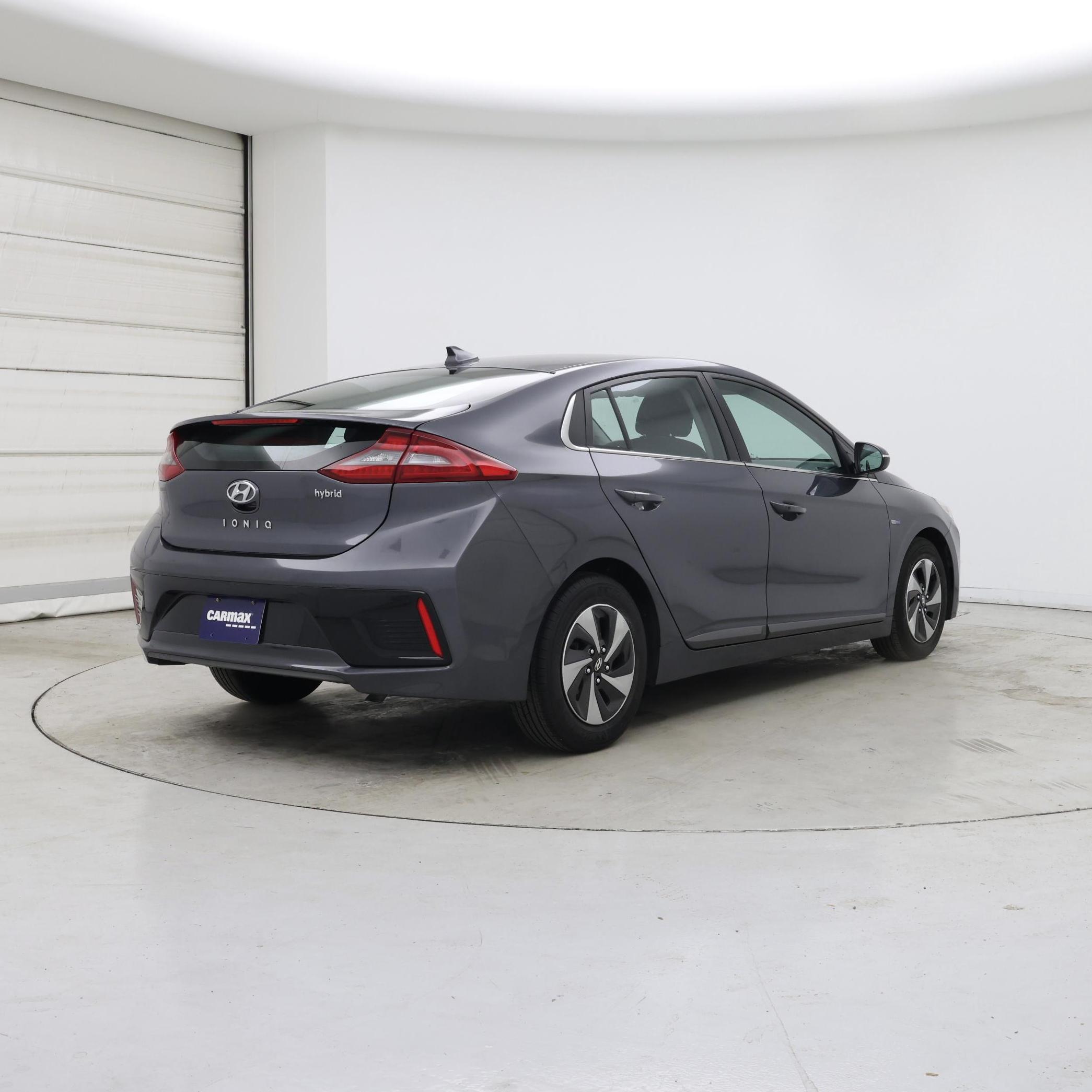 Thumbnail: 2018 Hyundai Ioniq - 8