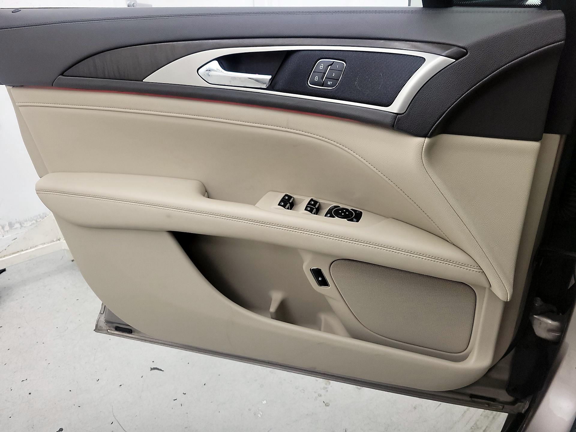 Thumbnail: 2019 Lincoln MKZ - 12