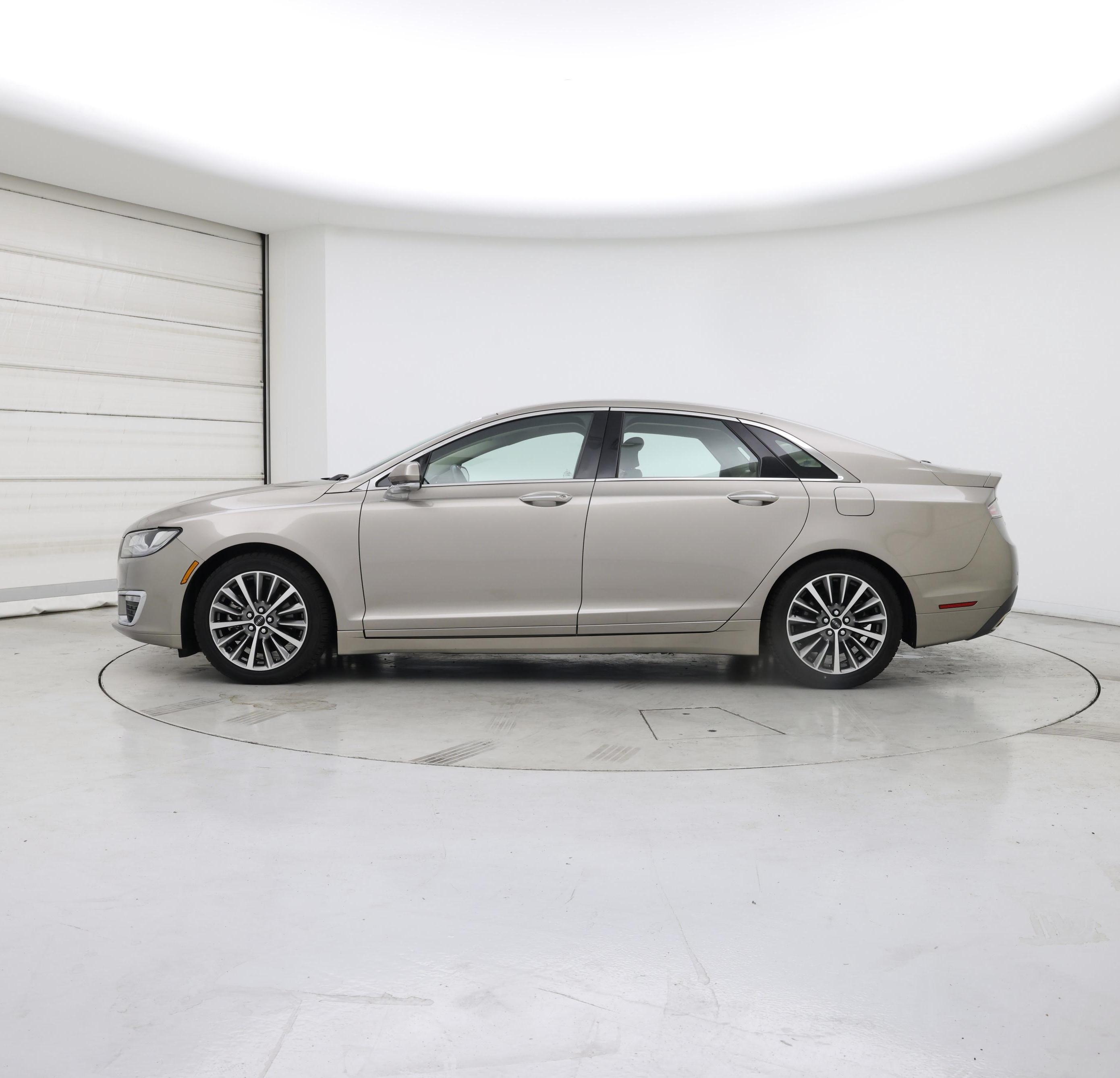 Thumbnail: 2019 Lincoln MKZ - 3