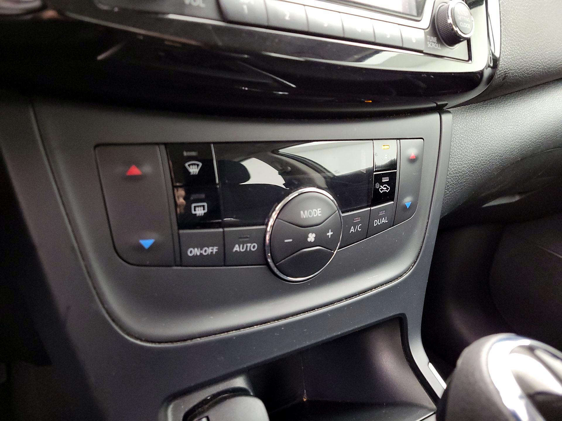 Thumbnail: 2018 Nissan Sentra - 16