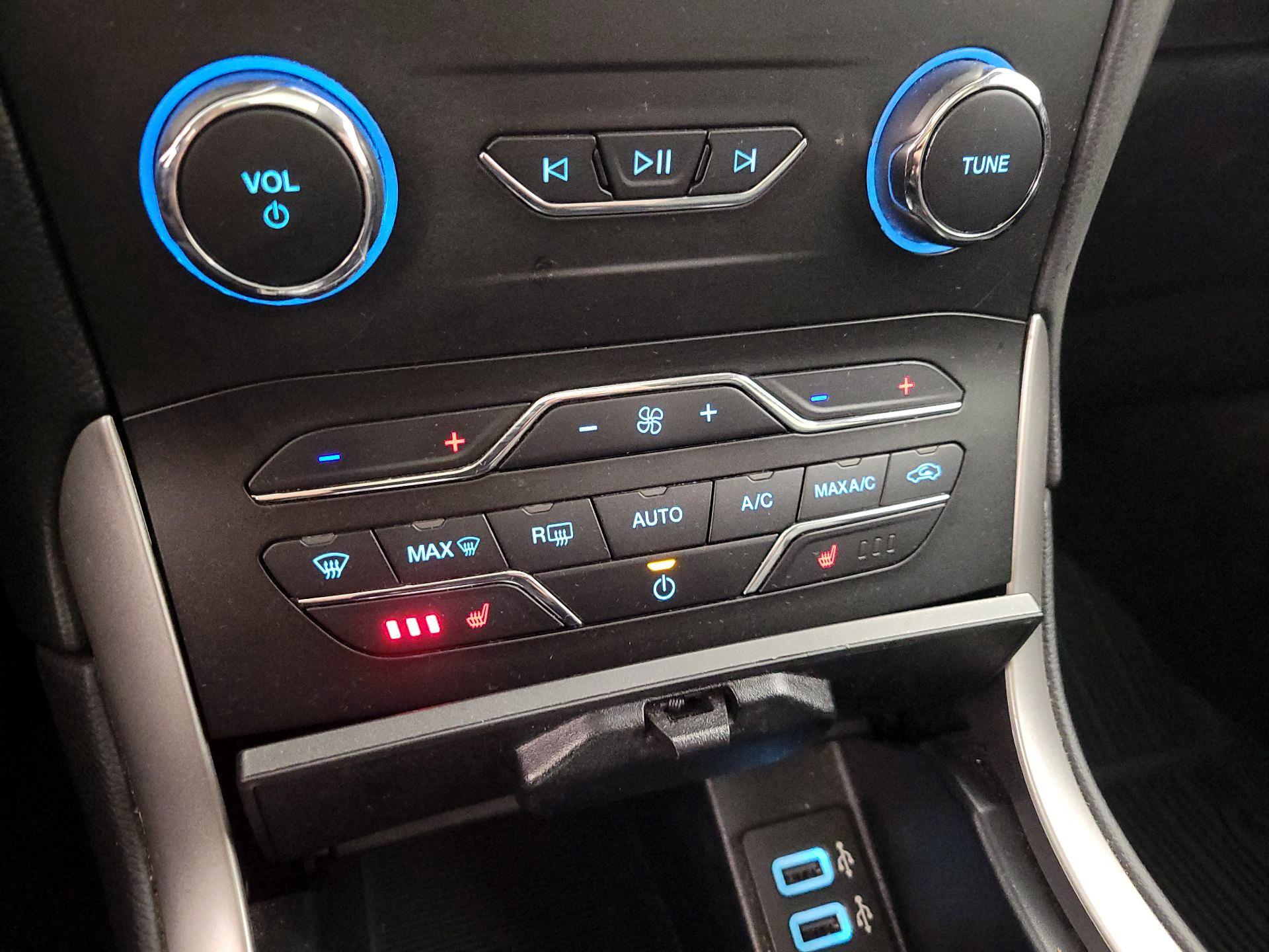 Thumbnail: 2019 Ford Edge - 17