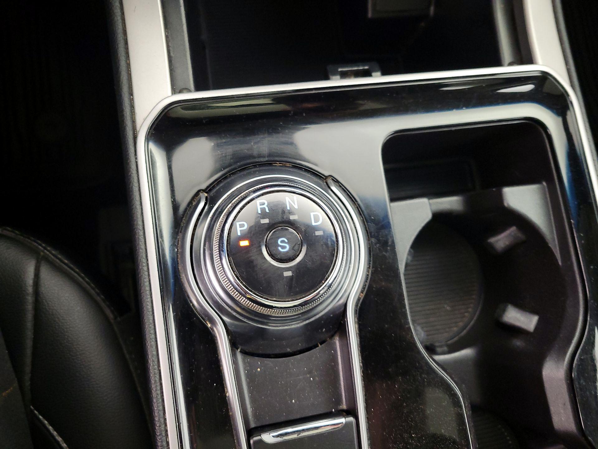 Thumbnail: 2019 Ford Edge - 18