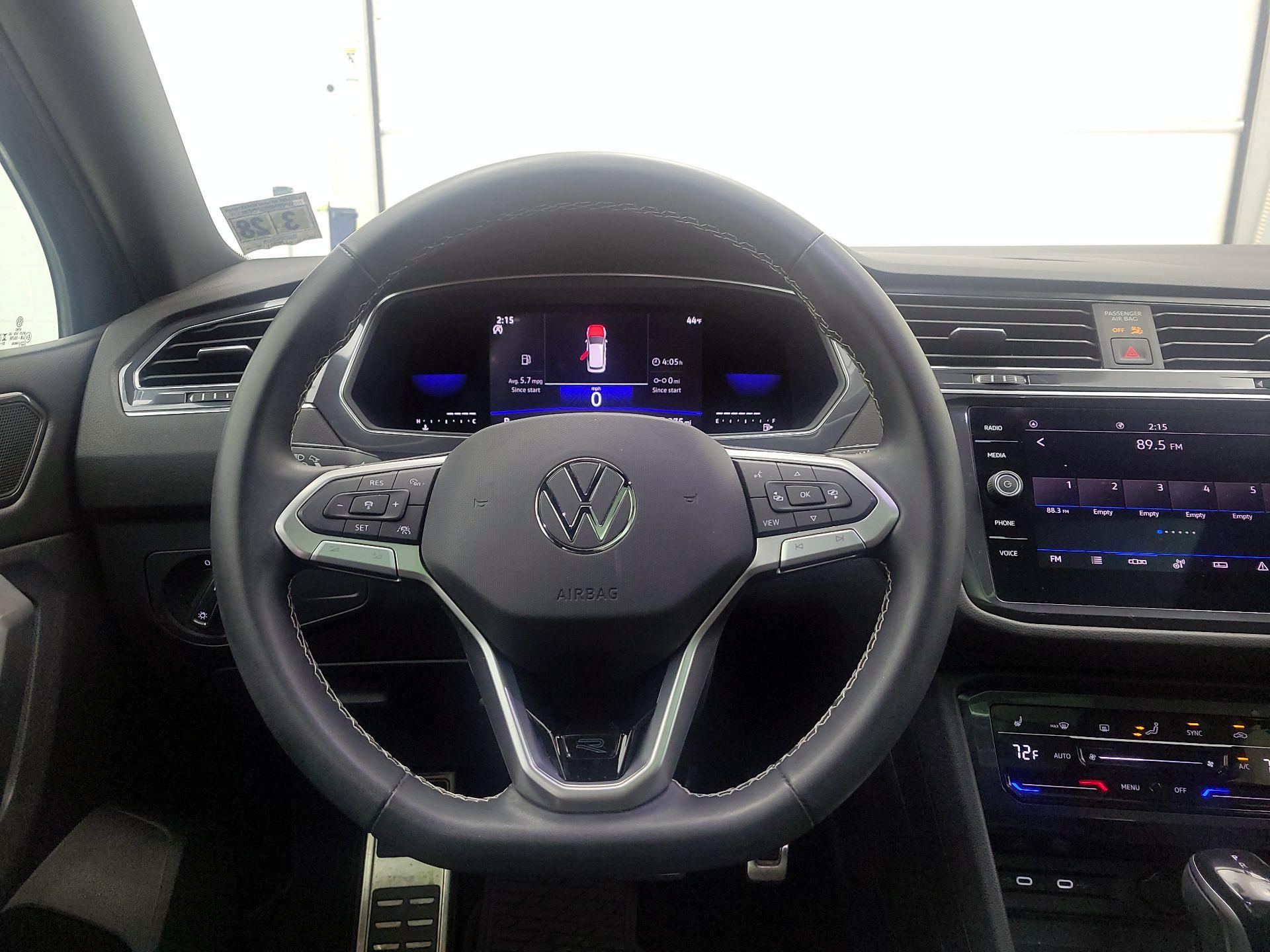 Thumbnail: 2023 Volkswagen Tiguan - 10