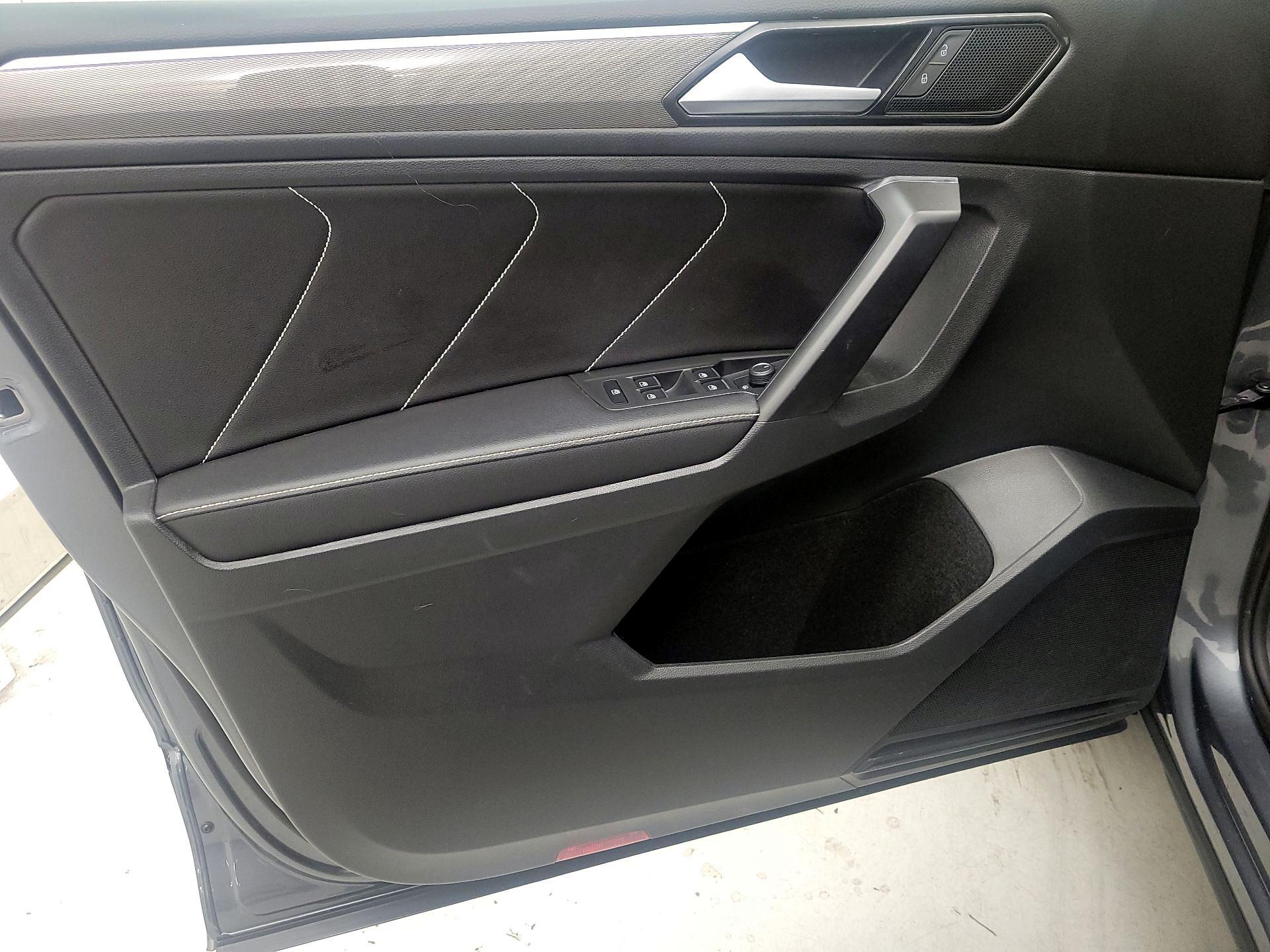 Thumbnail: 2023 Volkswagen Tiguan - 12