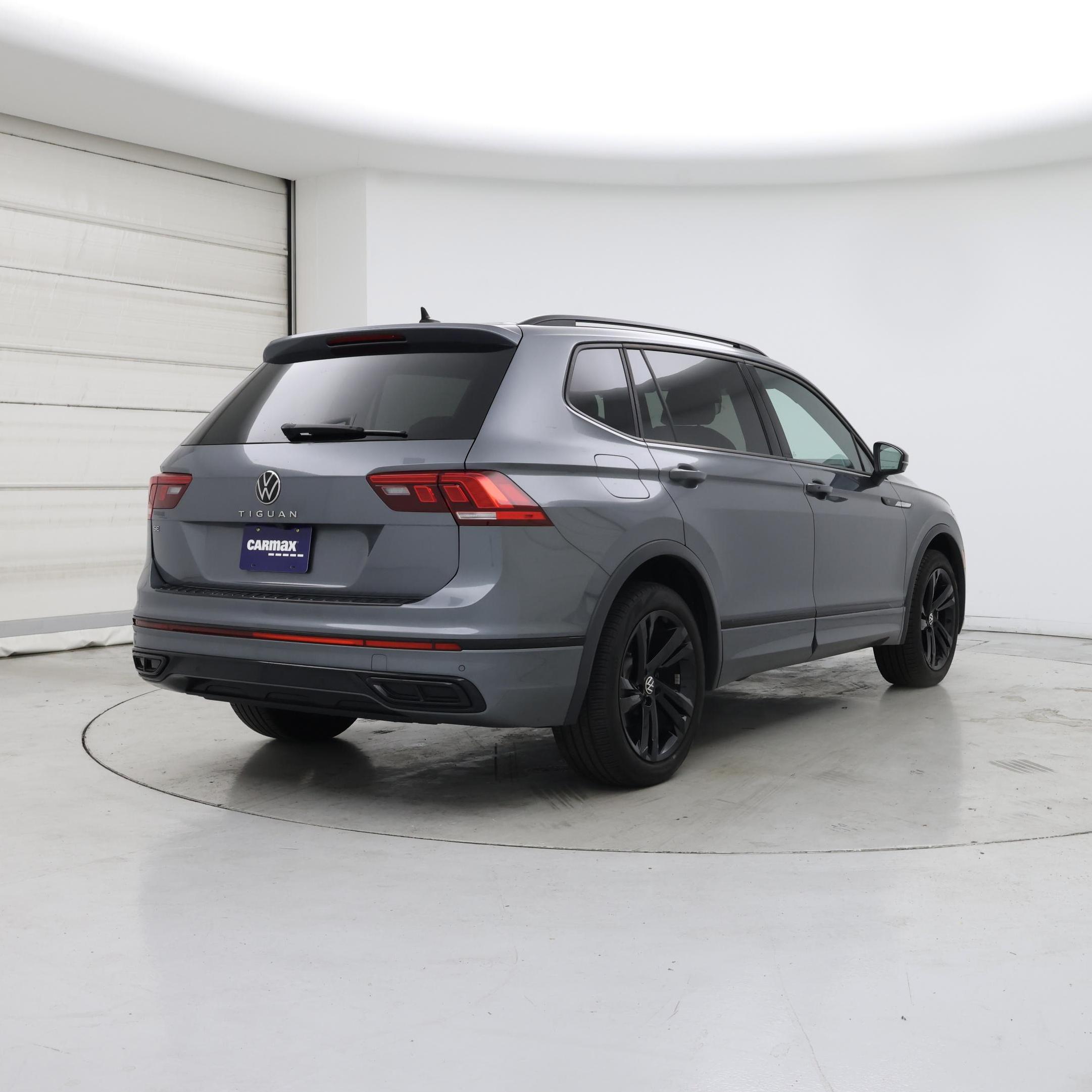 Thumbnail: 2023 Volkswagen Tiguan - 8